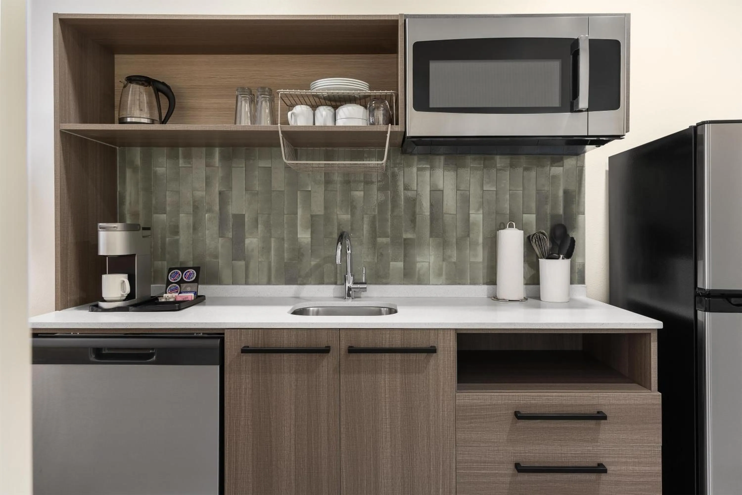 Kitchen or kitchenette in Home2 Suites By Hilton Woodstock On