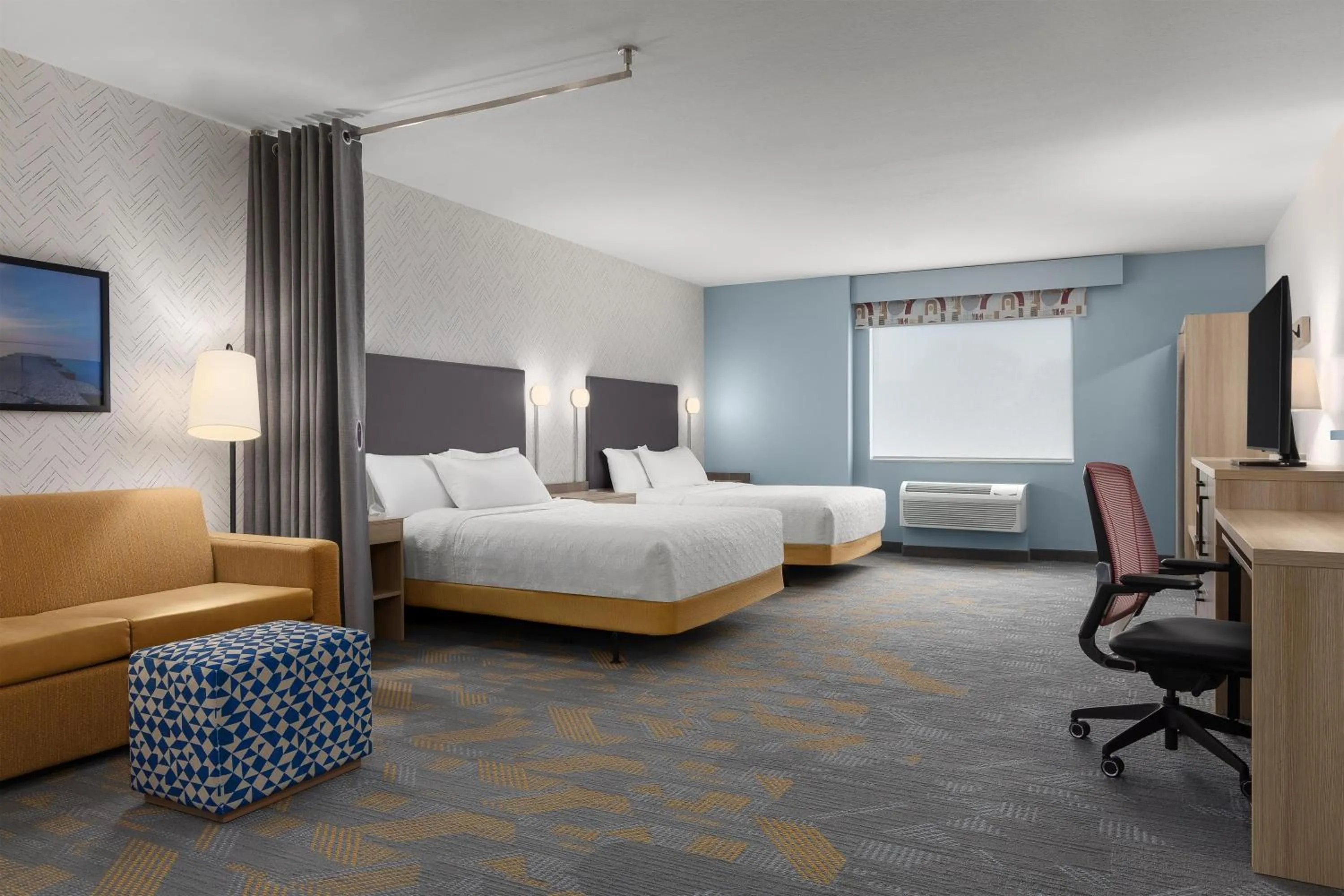 Living room, Bed in Home2 Suites By Hilton Woodstock On