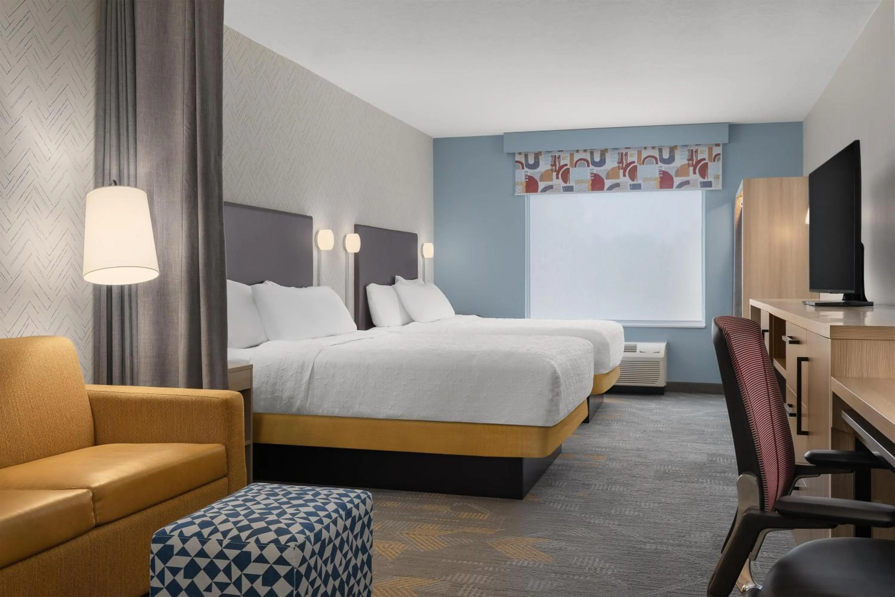 Living room, Bed in Home2 Suites By Hilton Woodstock On