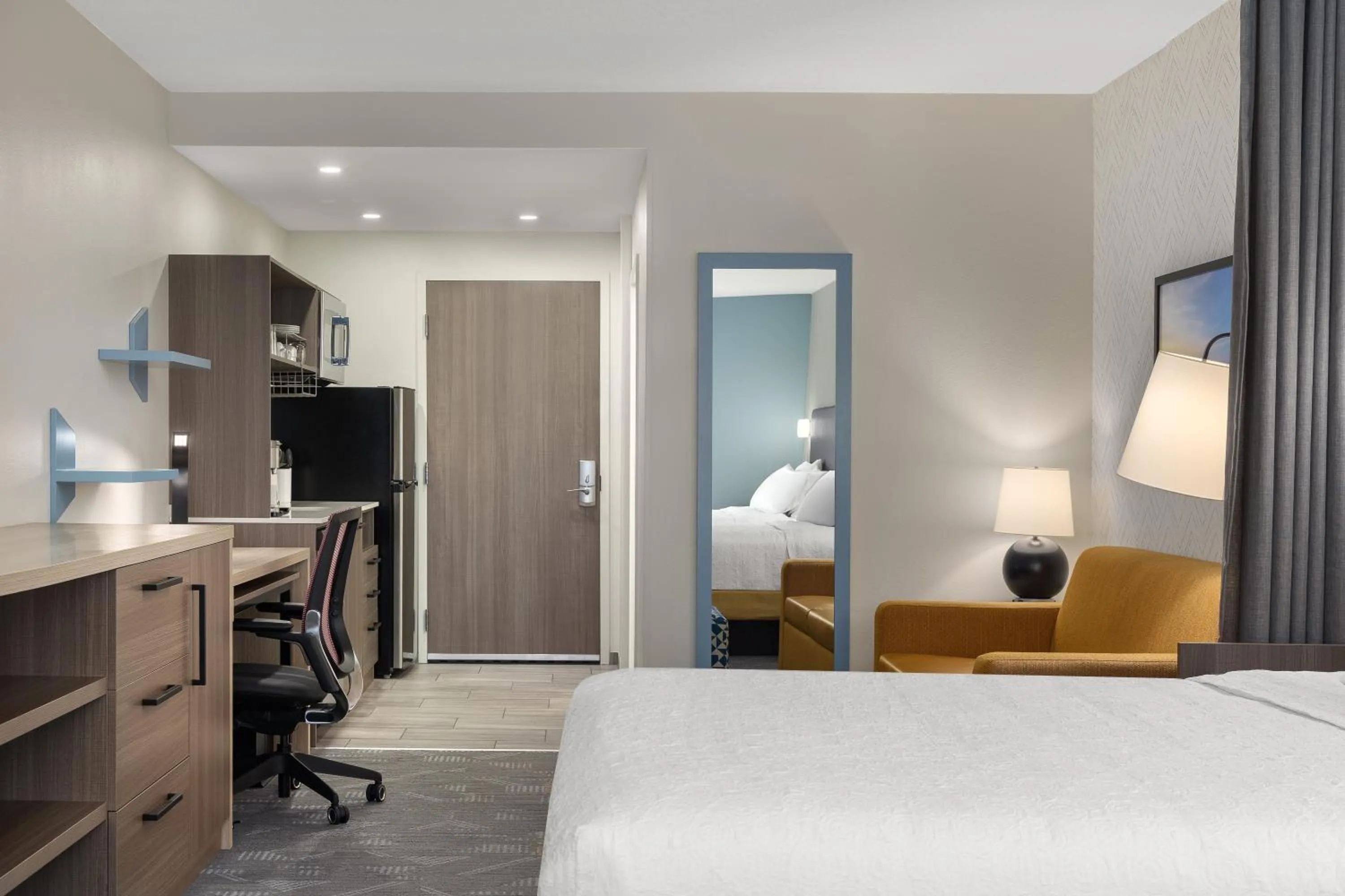 Bed in Home2 Suites By Hilton Woodstock On