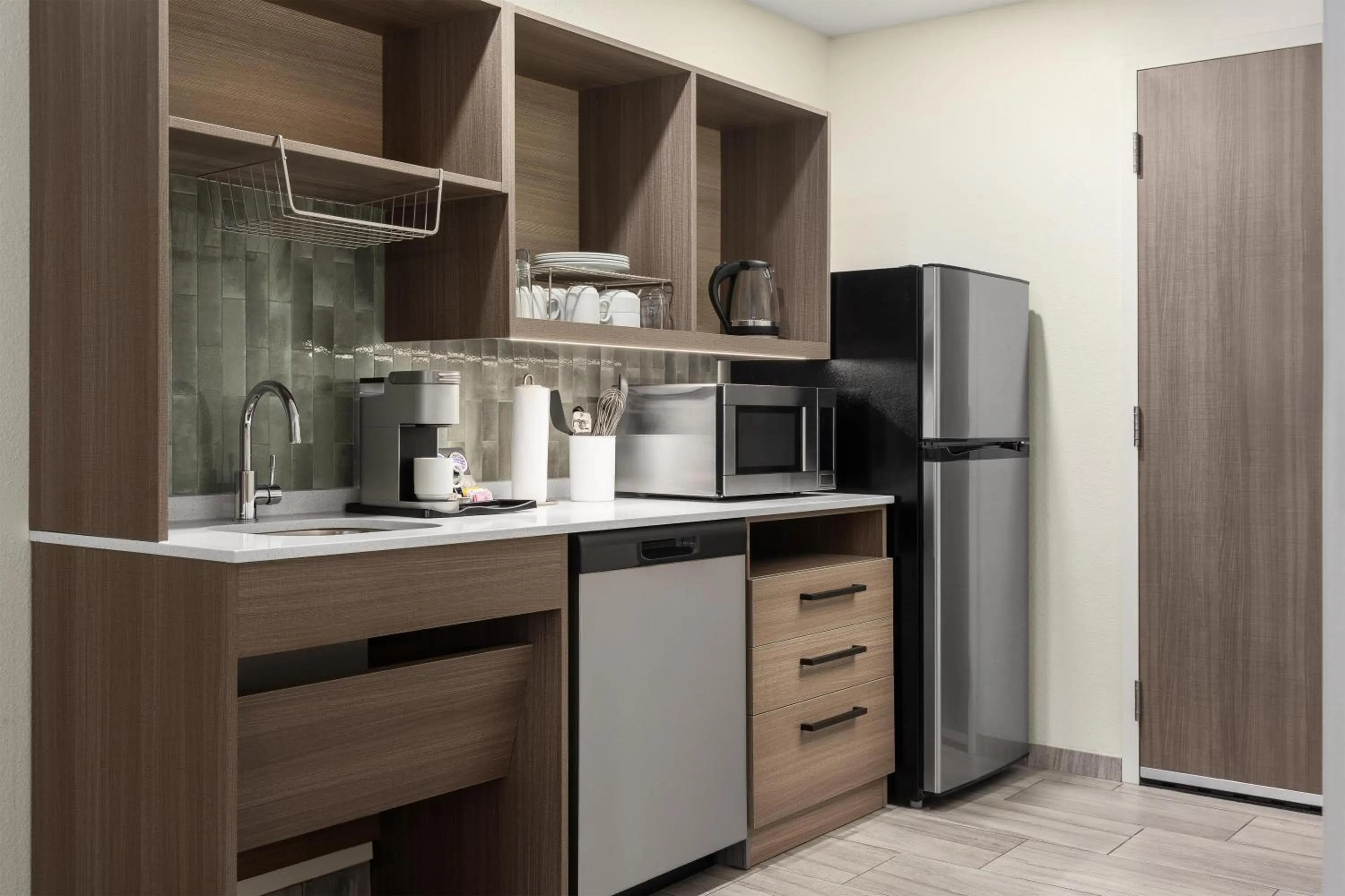 Kitchen or kitchenette in Home2 Suites By Hilton Woodstock On