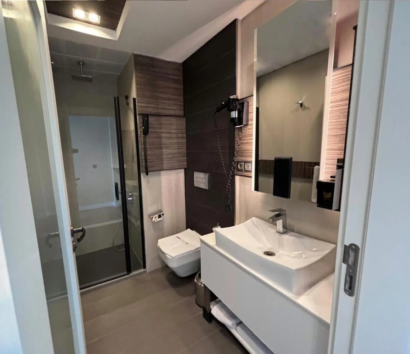 Bathroom in Sam Royal Hotel