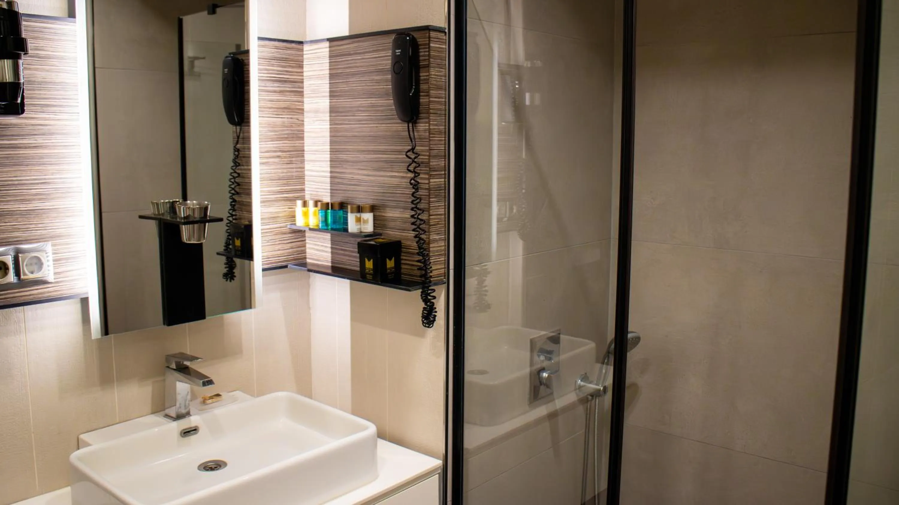 Bathroom in Sam Royal Hotel