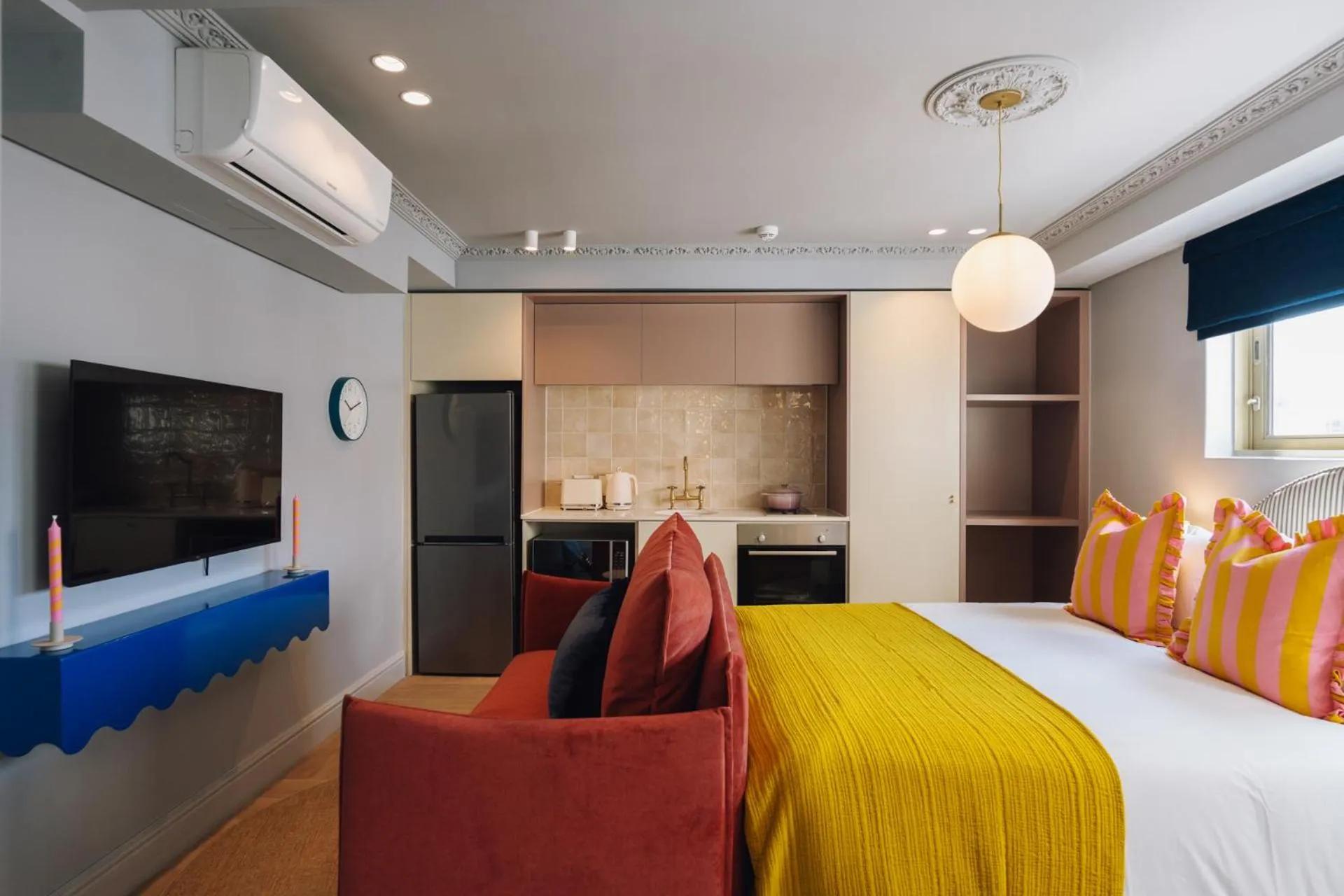 Photo of the whole room, Bed in The Trade Boutique Hotel