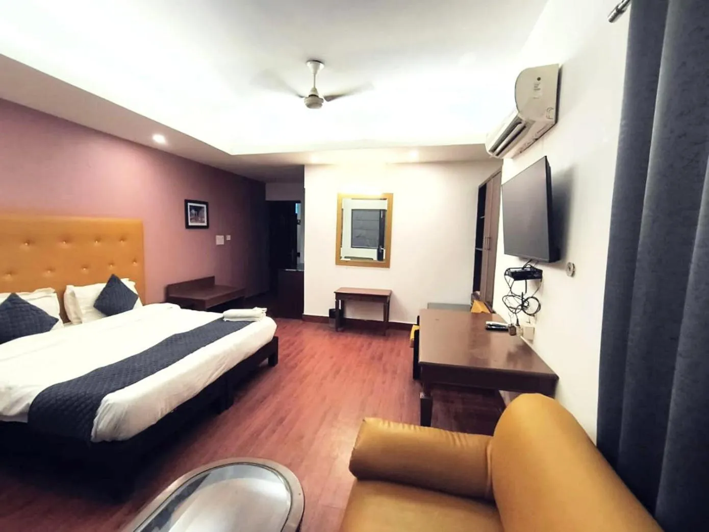 Bed in Niksen Hotel's At Saket