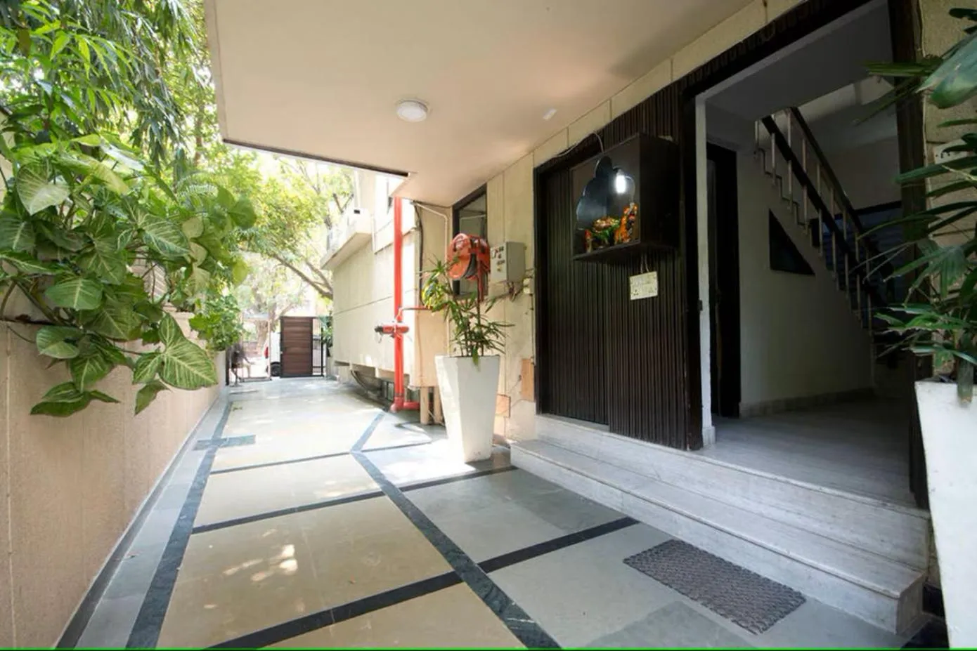 Facade/entrance in Niksen Hotel's At Saket