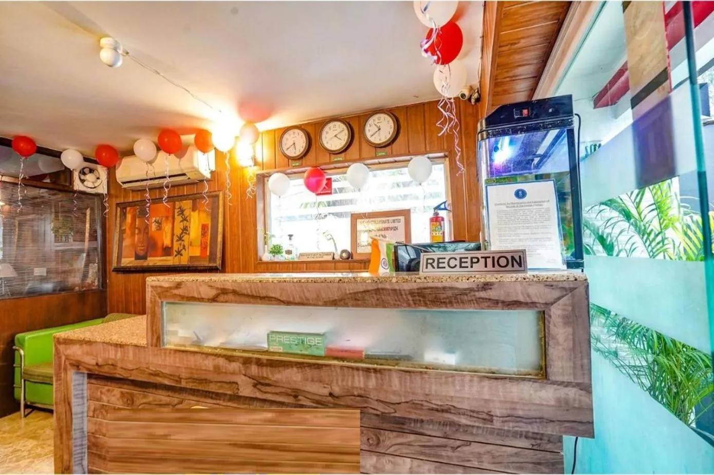 TV and multimedia in Niksen Hotel's At Saket