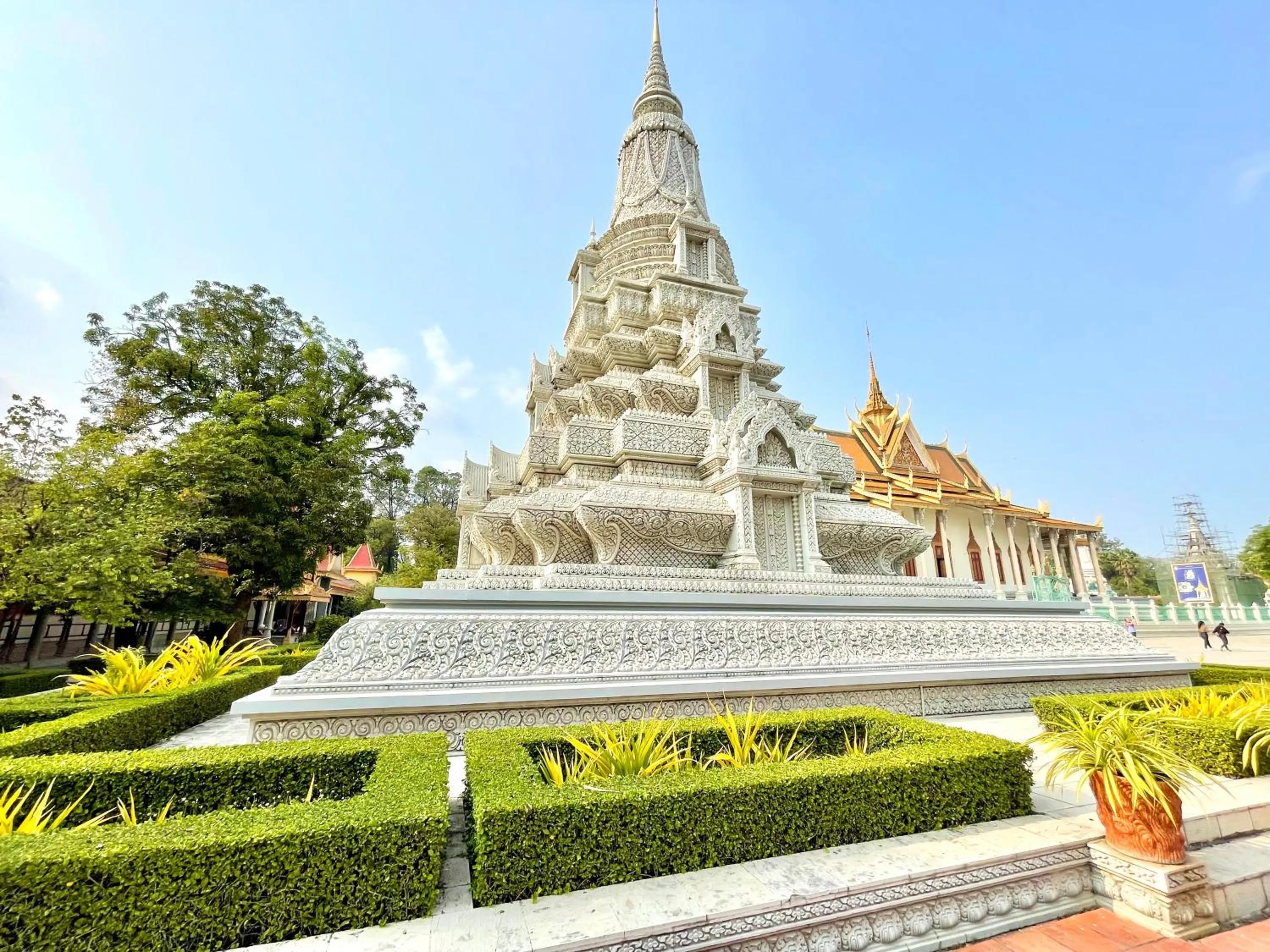 Sky hotel - Rooms & Free laundry - 50m to Royal Palace