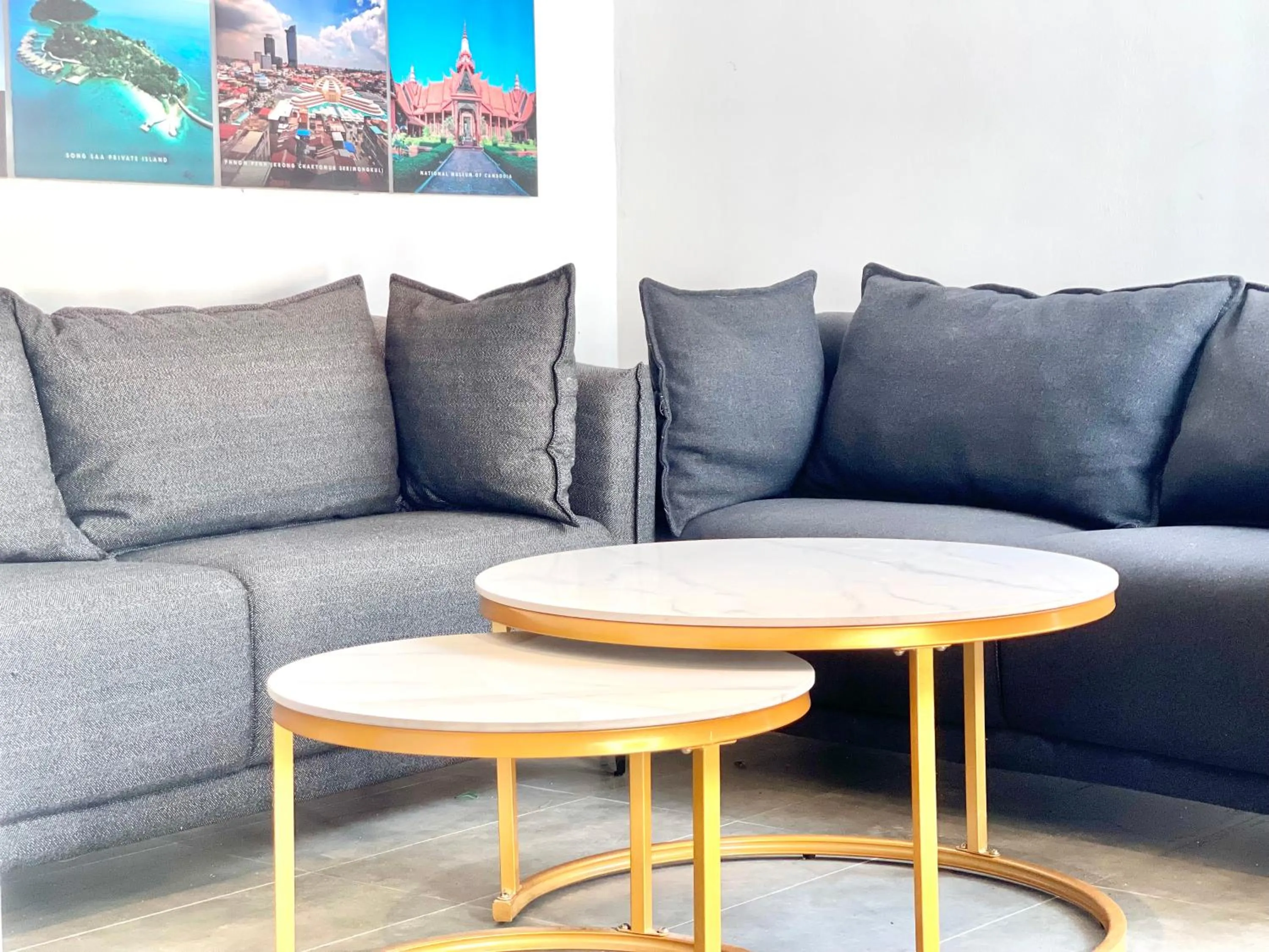 Sky hotel - Rooms & Free laundry - 50m to Royal Palace