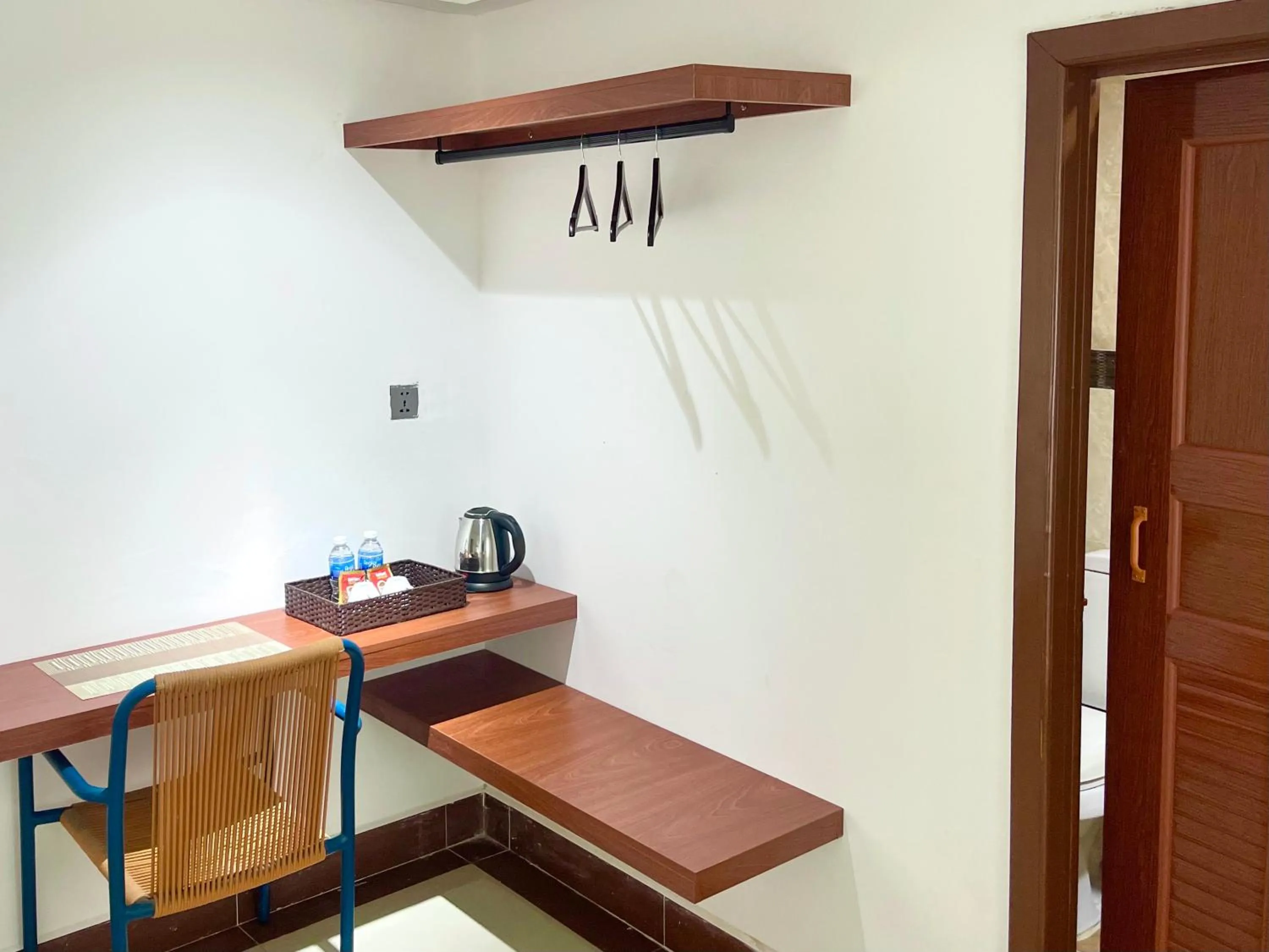 Sky hotel - Rooms & Free laundry - 50m to Royal Palace