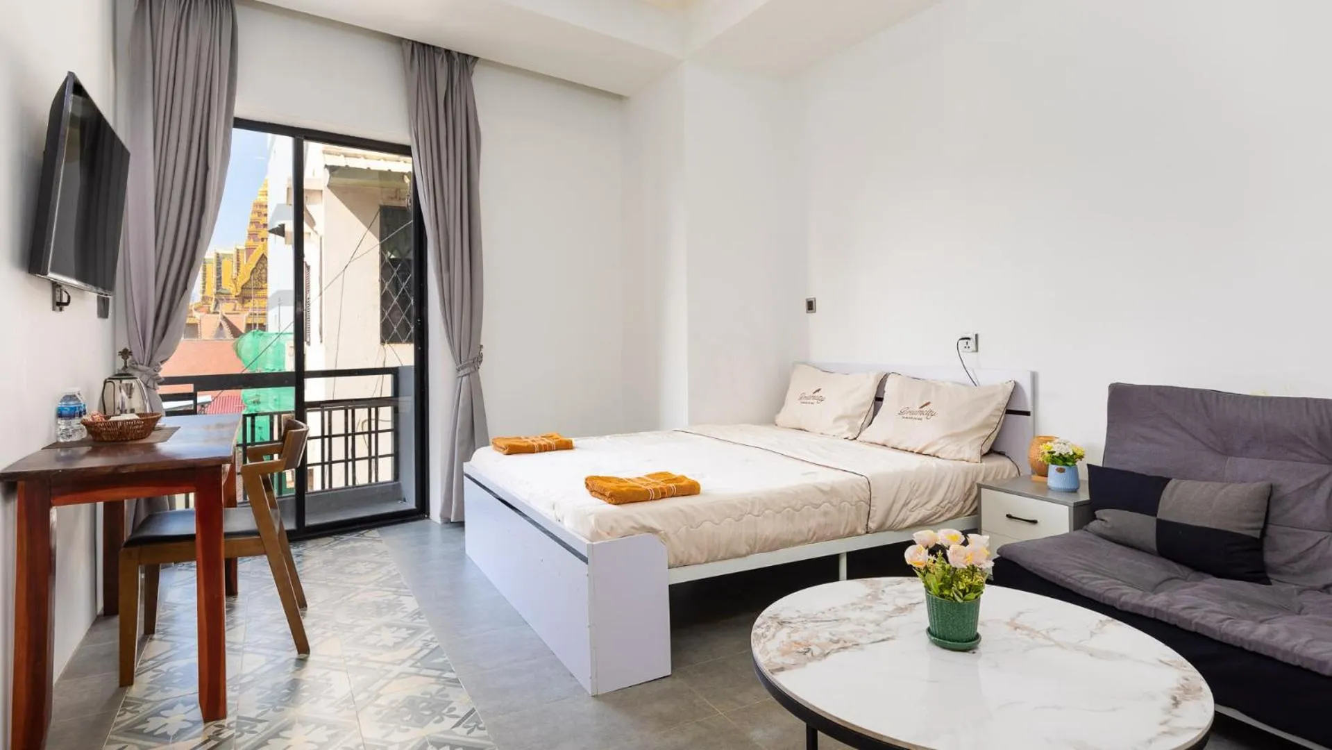 Bed in Sky hotel - Rooms & Free laundry - 50m to Royal Palace