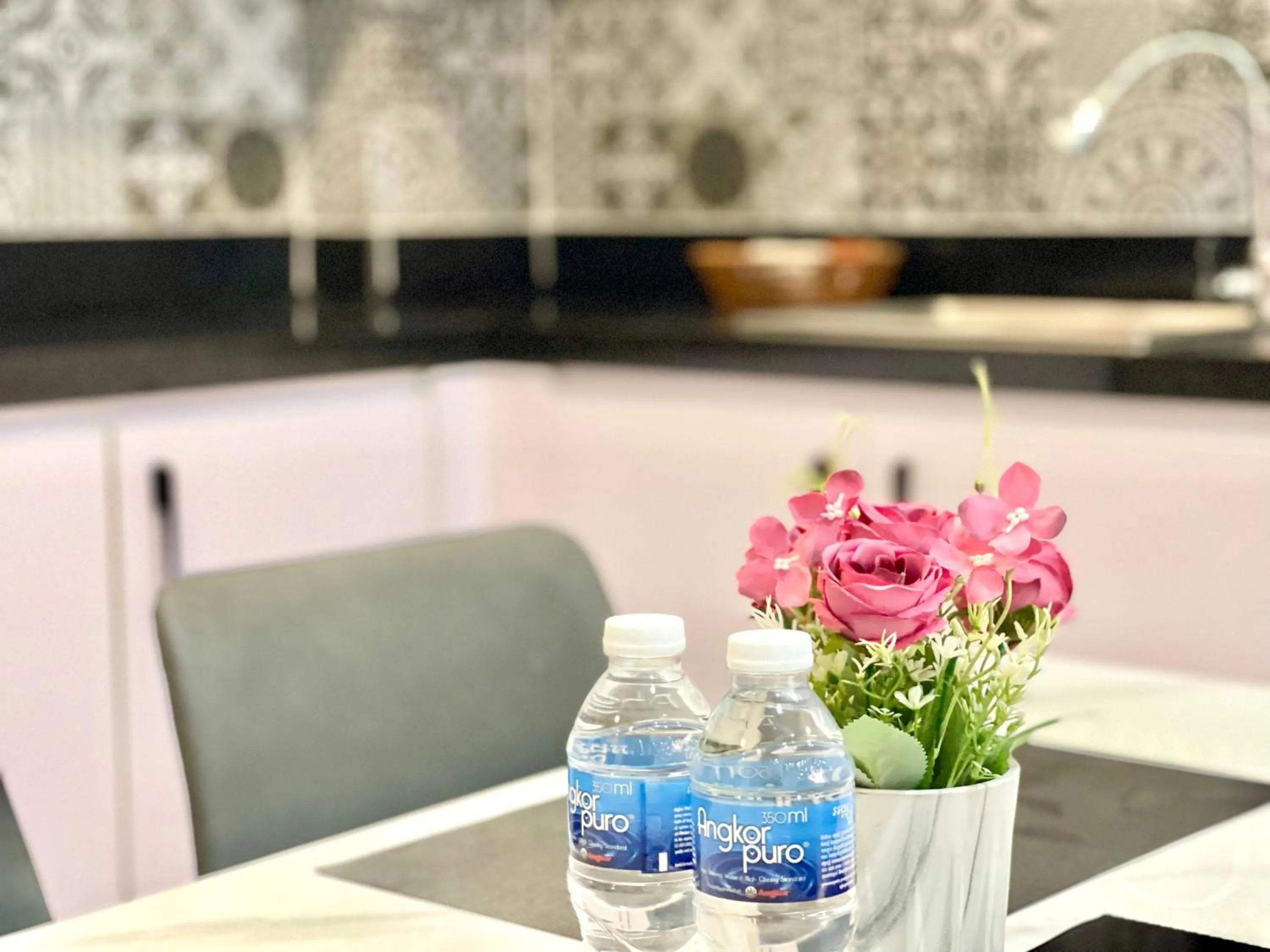 Sky hotel - Rooms & Free laundry - 50m to Royal Palace