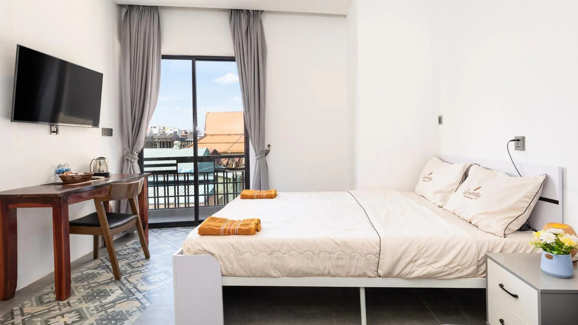 Bed in Sky hotel - Rooms & Free laundry - 50m to Royal Palace