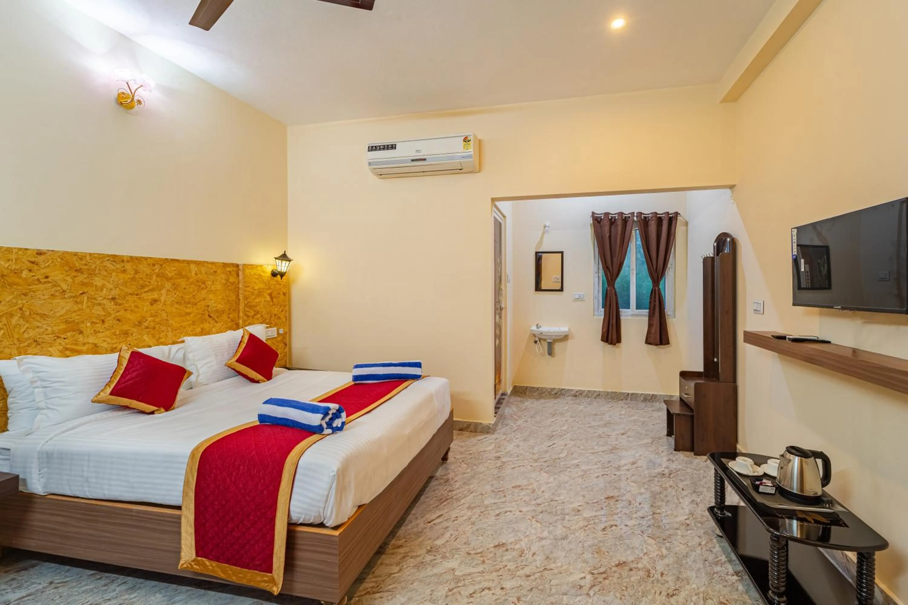 Bedroom, Bed in Hotel De Jardin Pondicherry with Swimming Pool