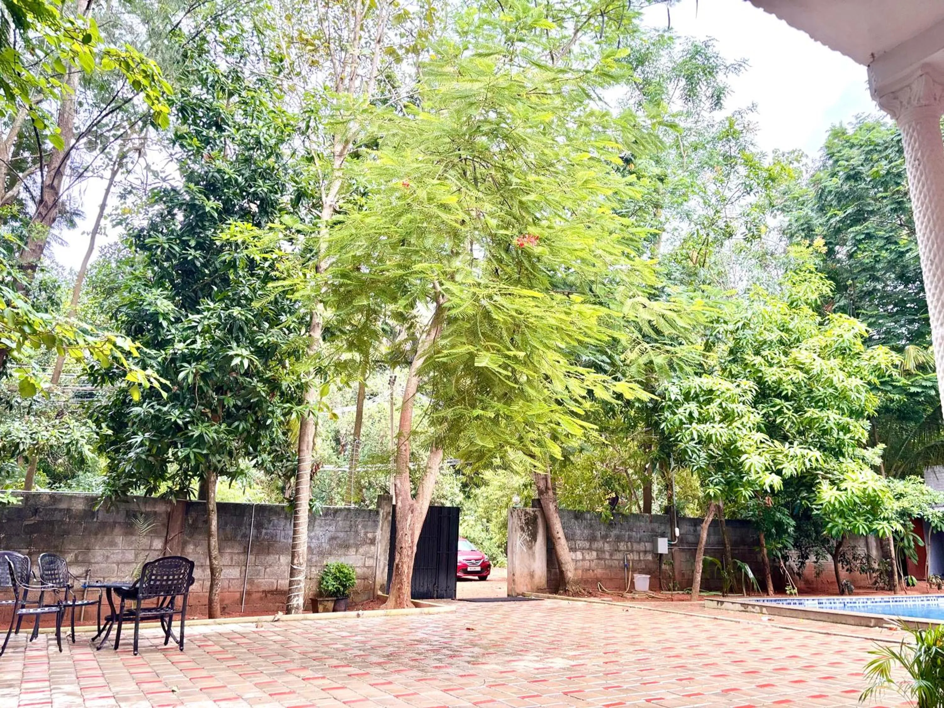 Property building in Hotel De Jardin Pondicherry with Swimming Pool