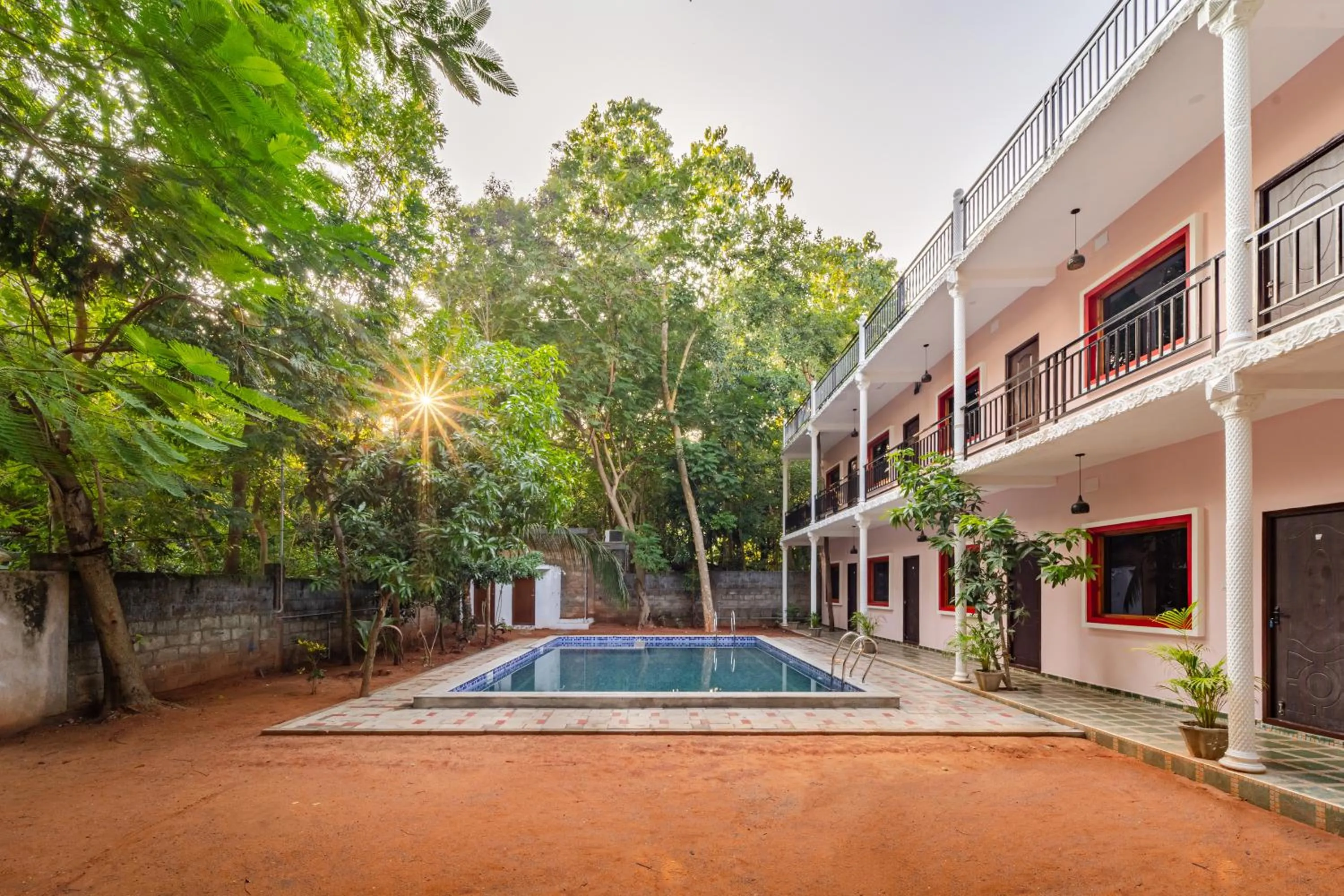 Swimming pool in Hotel De Jardin Pondicherry with Swimming Pool