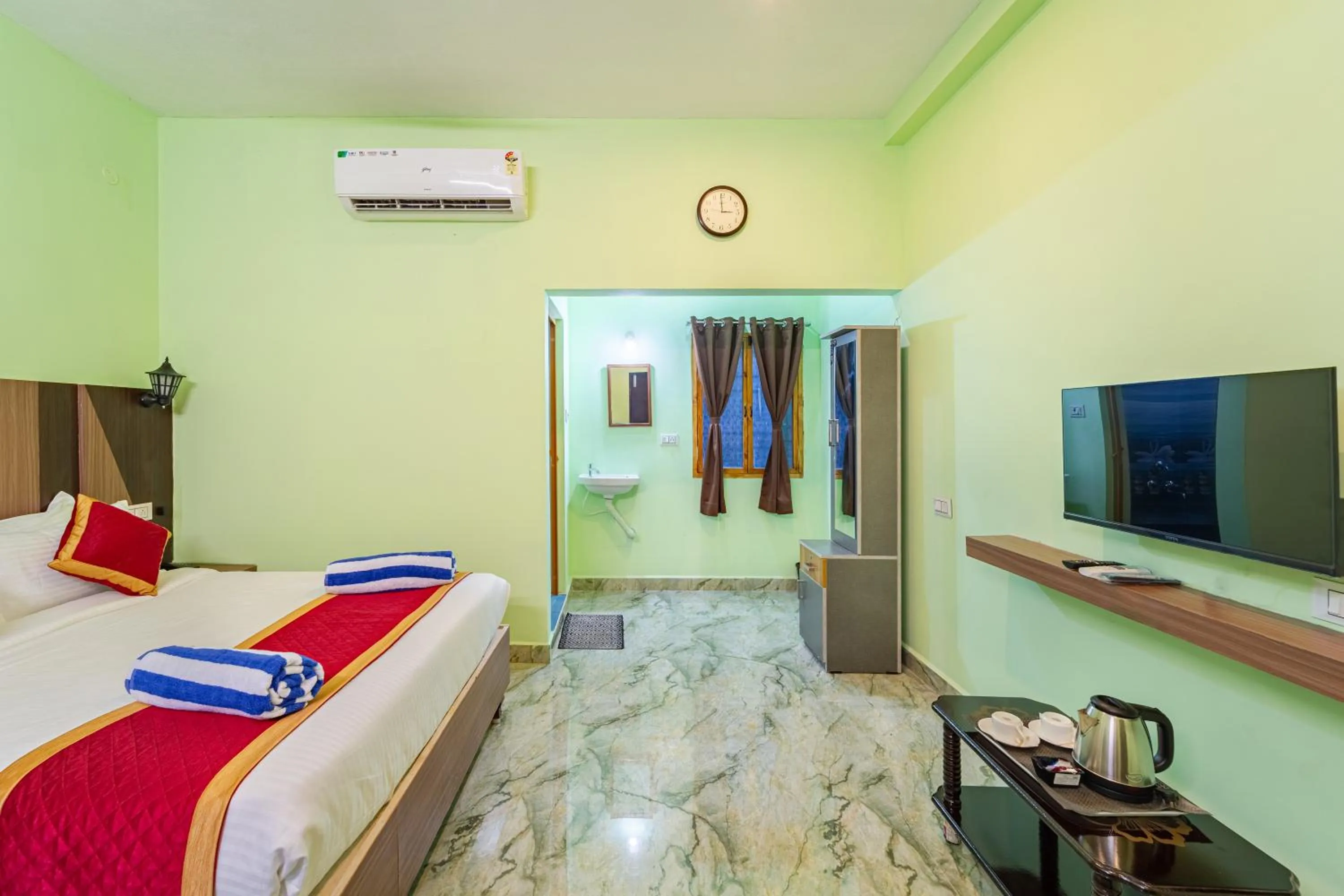Bed in Hotel De Jardin Pondicherry with Swimming Pool