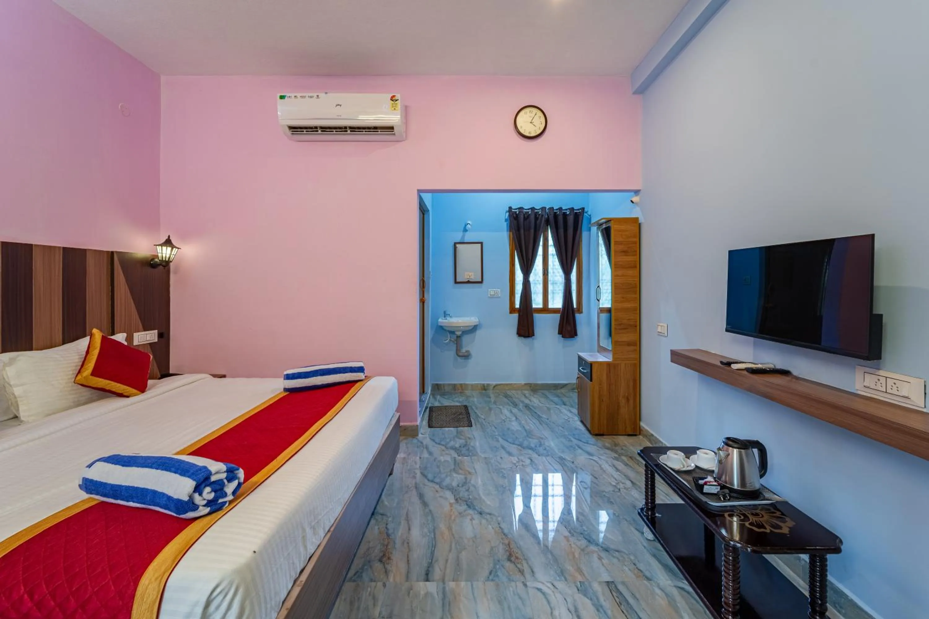 Bed in Hotel De Jardin Pondicherry with Swimming Pool