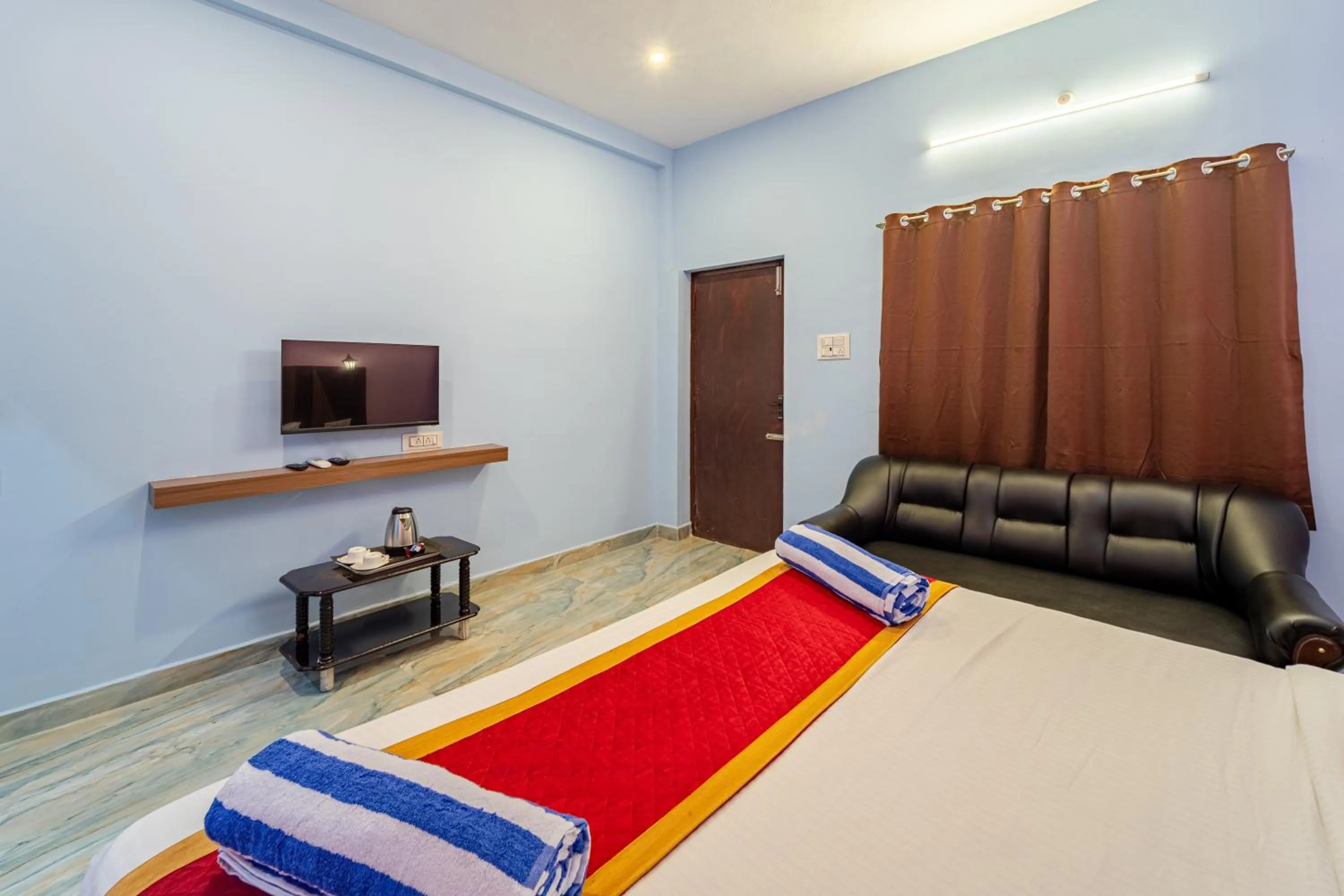 Bed in Hotel De Jardin Pondicherry with Swimming Pool