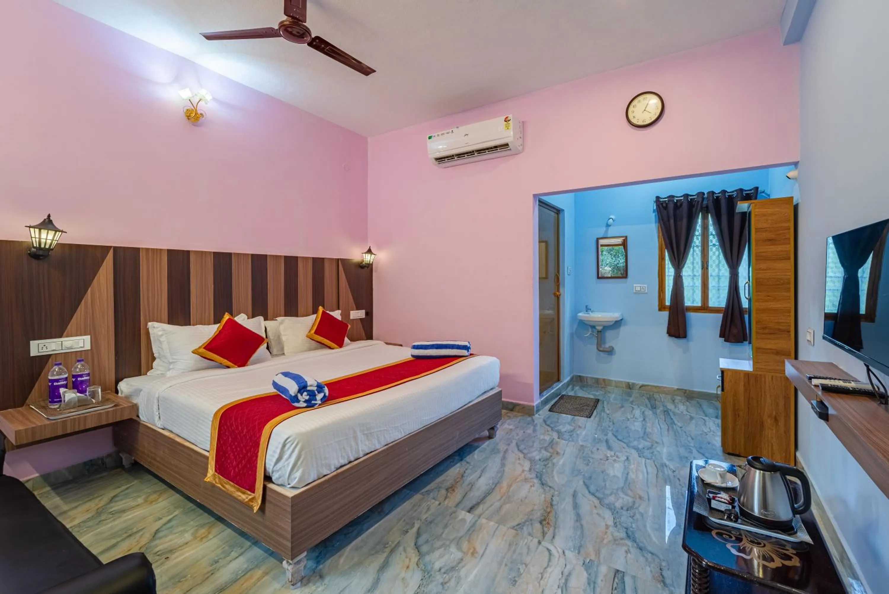 Bed in Hotel De Jardin Pondicherry with Swimming Pool