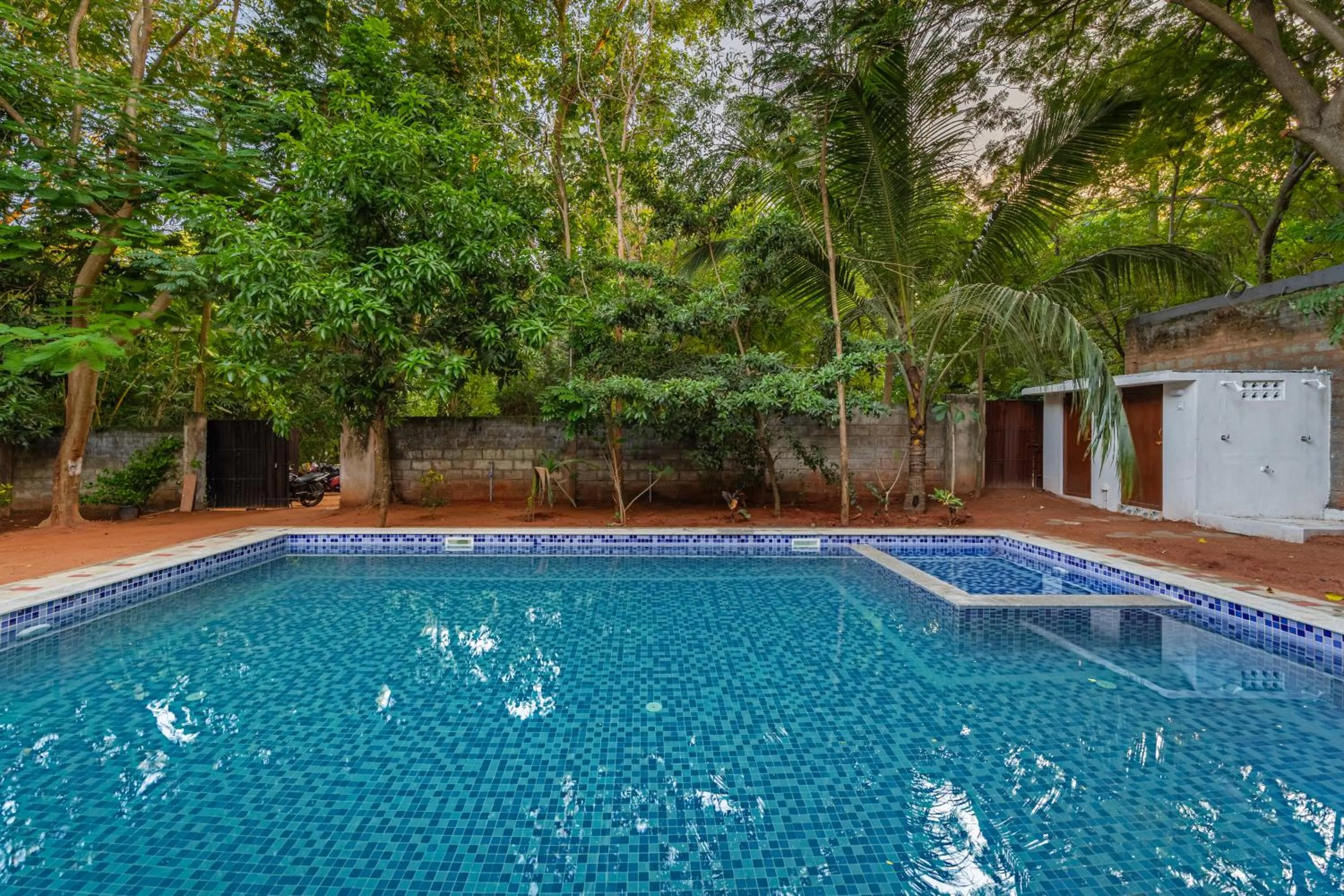 Swimming pool in Hotel De Jardin Pondicherry with Swimming Pool
