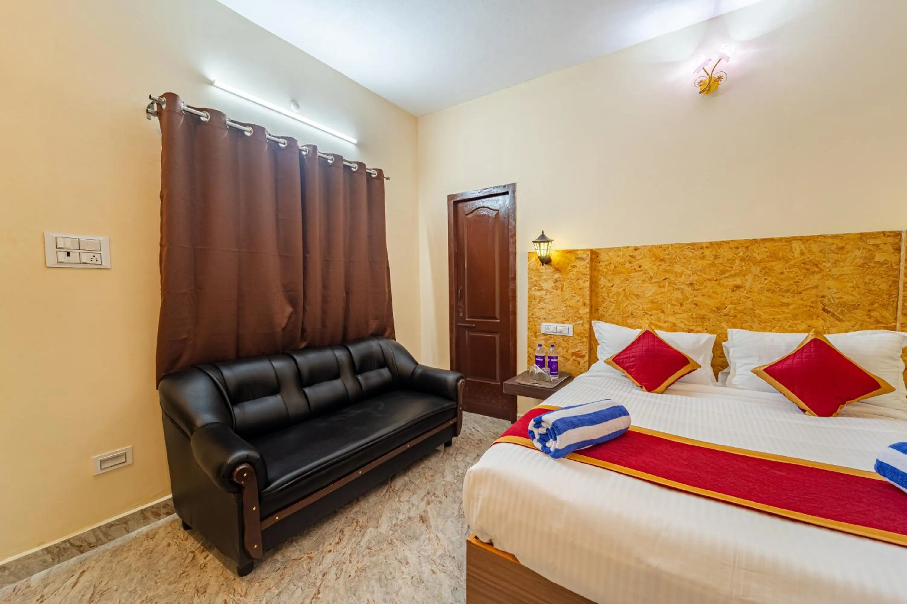 Bedroom, Bed in Hotel De Jardin Pondicherry with Swimming Pool