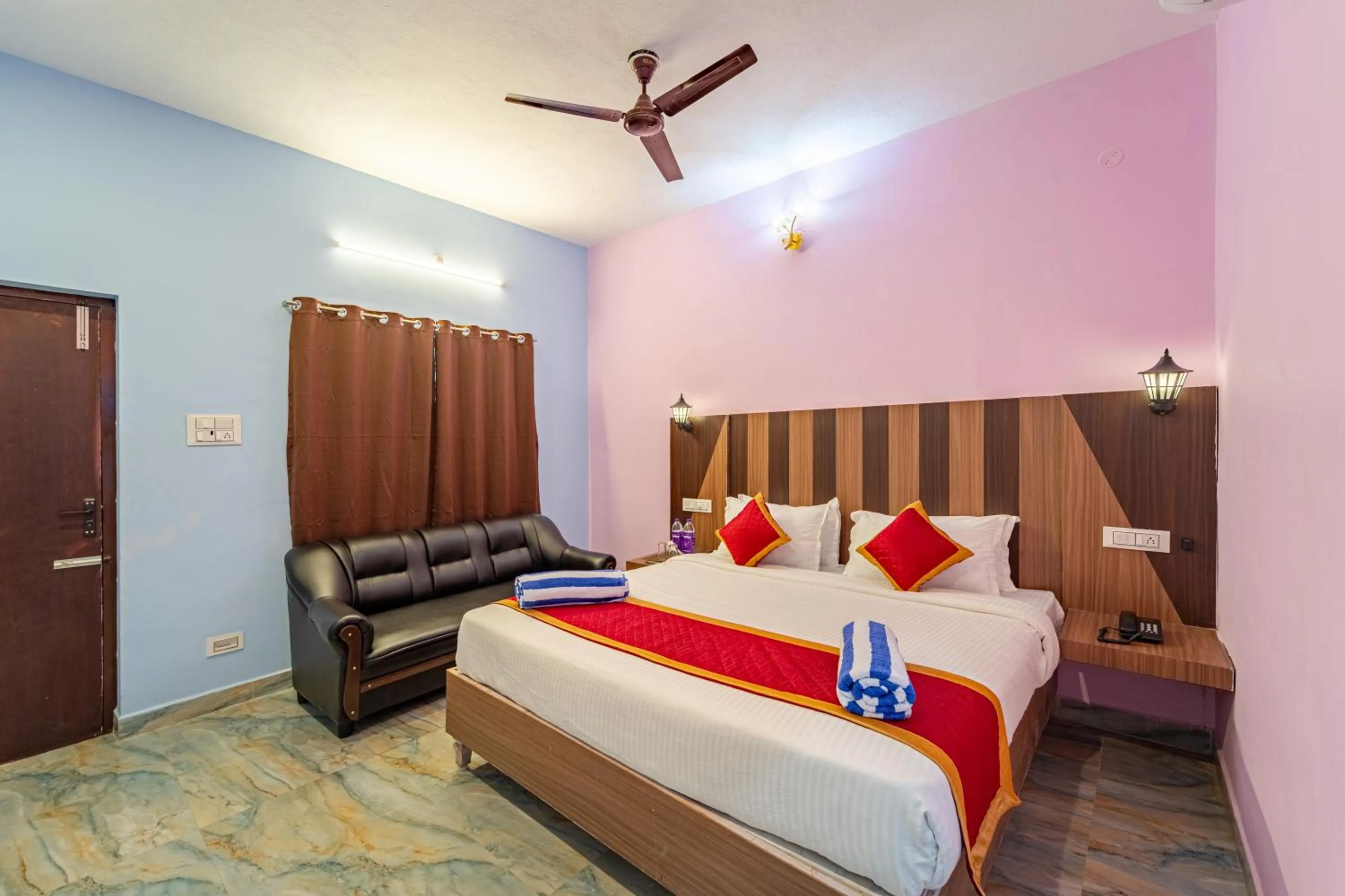 Bed in Hotel De Jardin Pondicherry with Swimming Pool