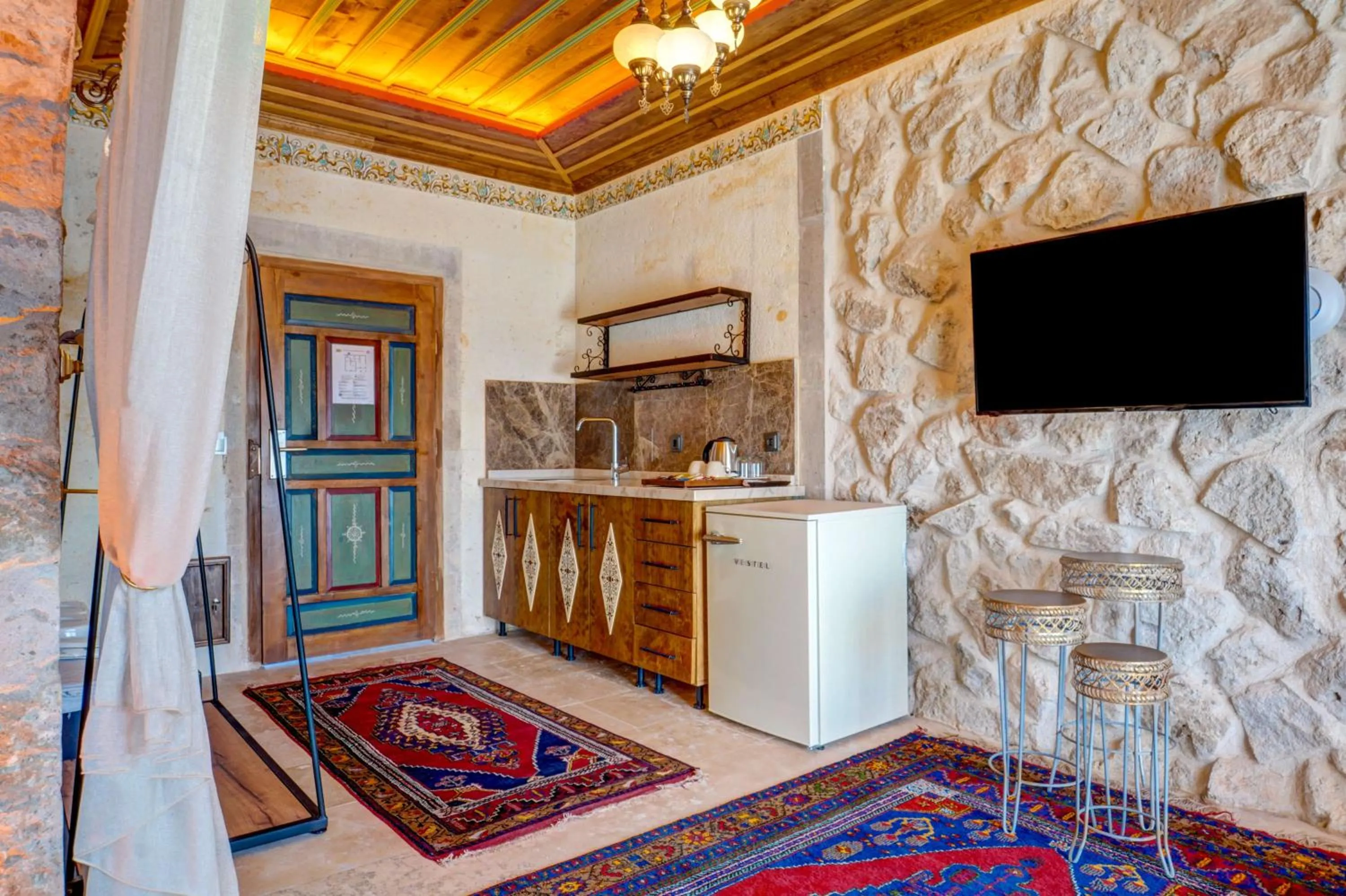 minibar in Kasr-ı Kapadokya Cave Suites