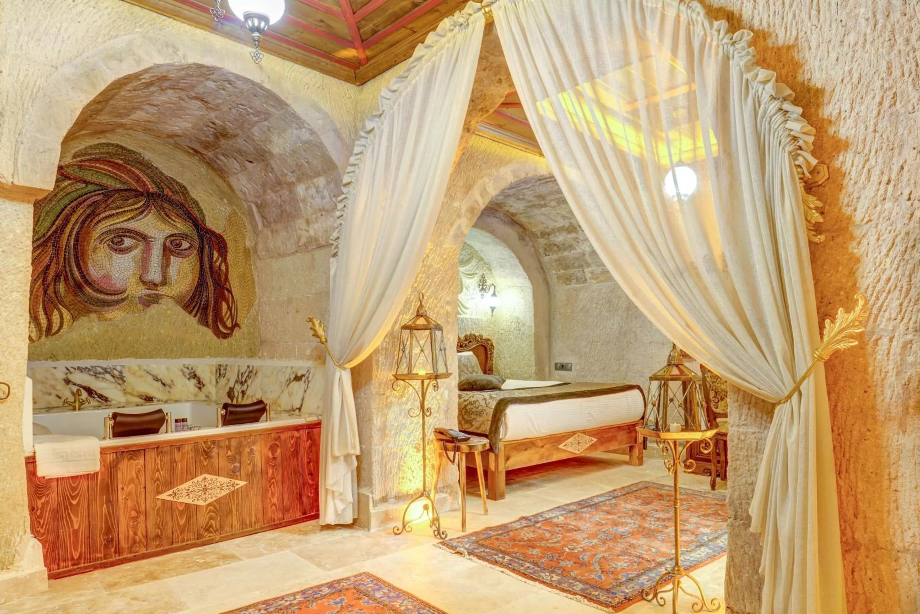 Hot Tub, Bed in Kasr-ı Kapadokya Cave Suites