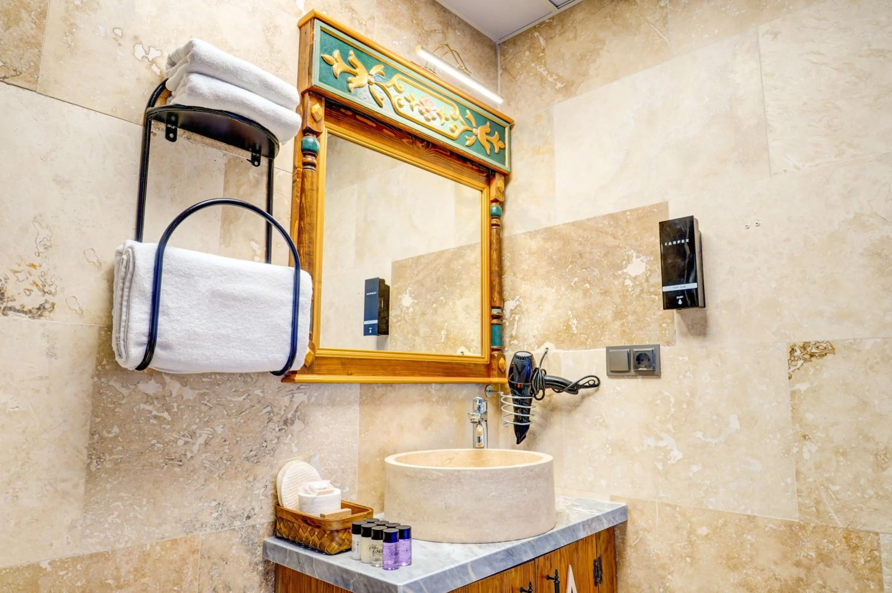 Bathroom in Kasr-ı Kapadokya Cave Suites