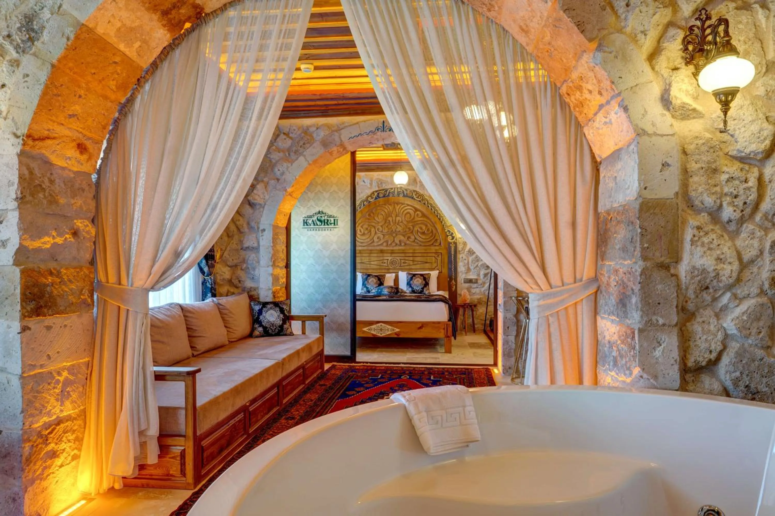 Photo of the whole room, Bed in Kasr-ı Kapadokya Cave Suites