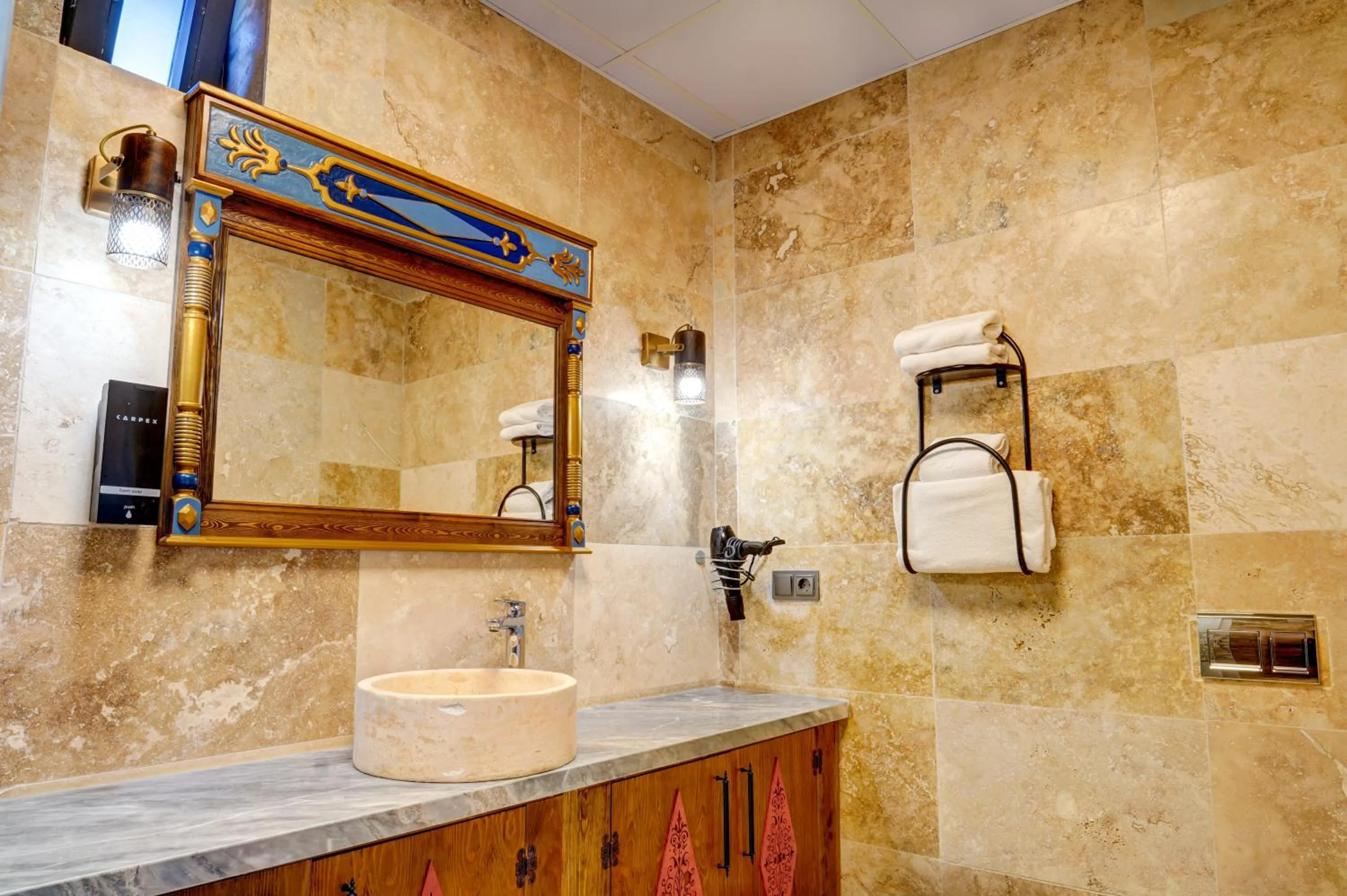 Shower in Kasr-ı Kapadokya Cave Suites