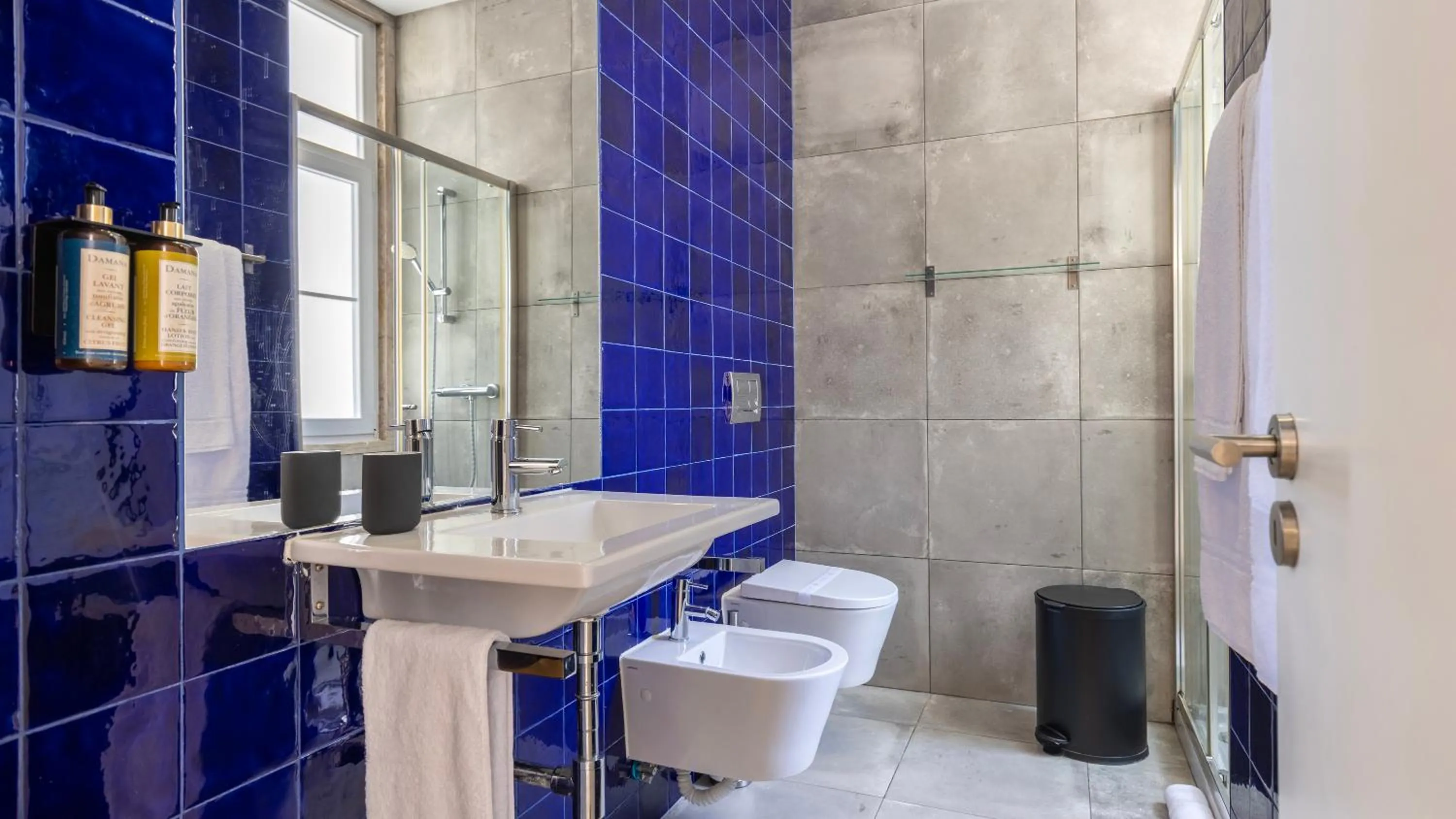 Bathroom in Carmo 43