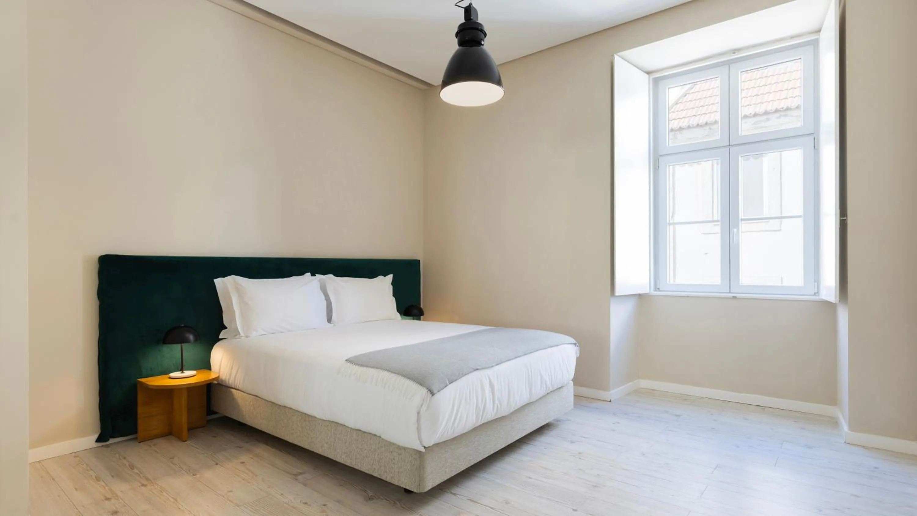 Bedroom, Bed in Carmo 43