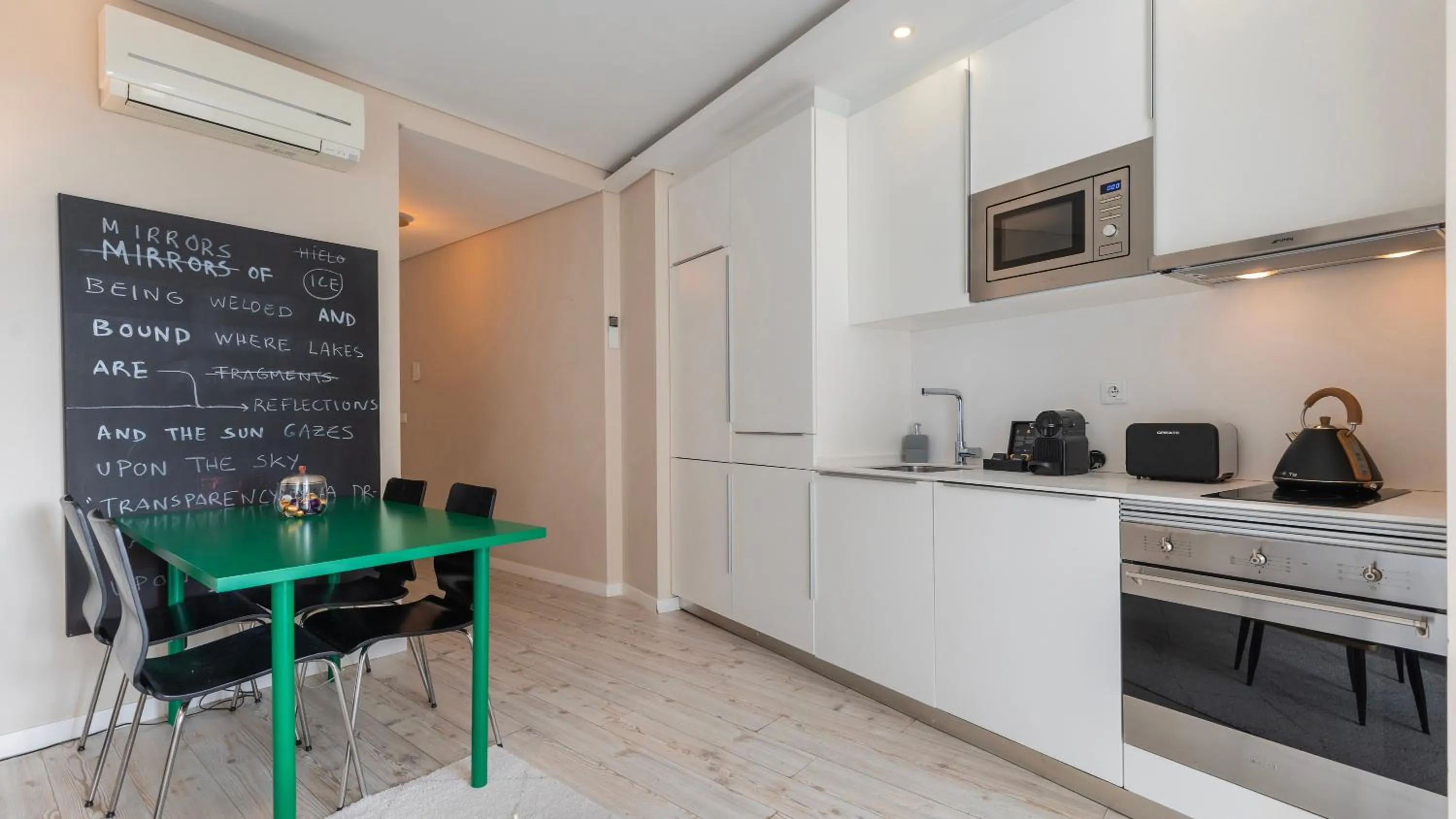 Kitchen or kitchenette in Carmo 43