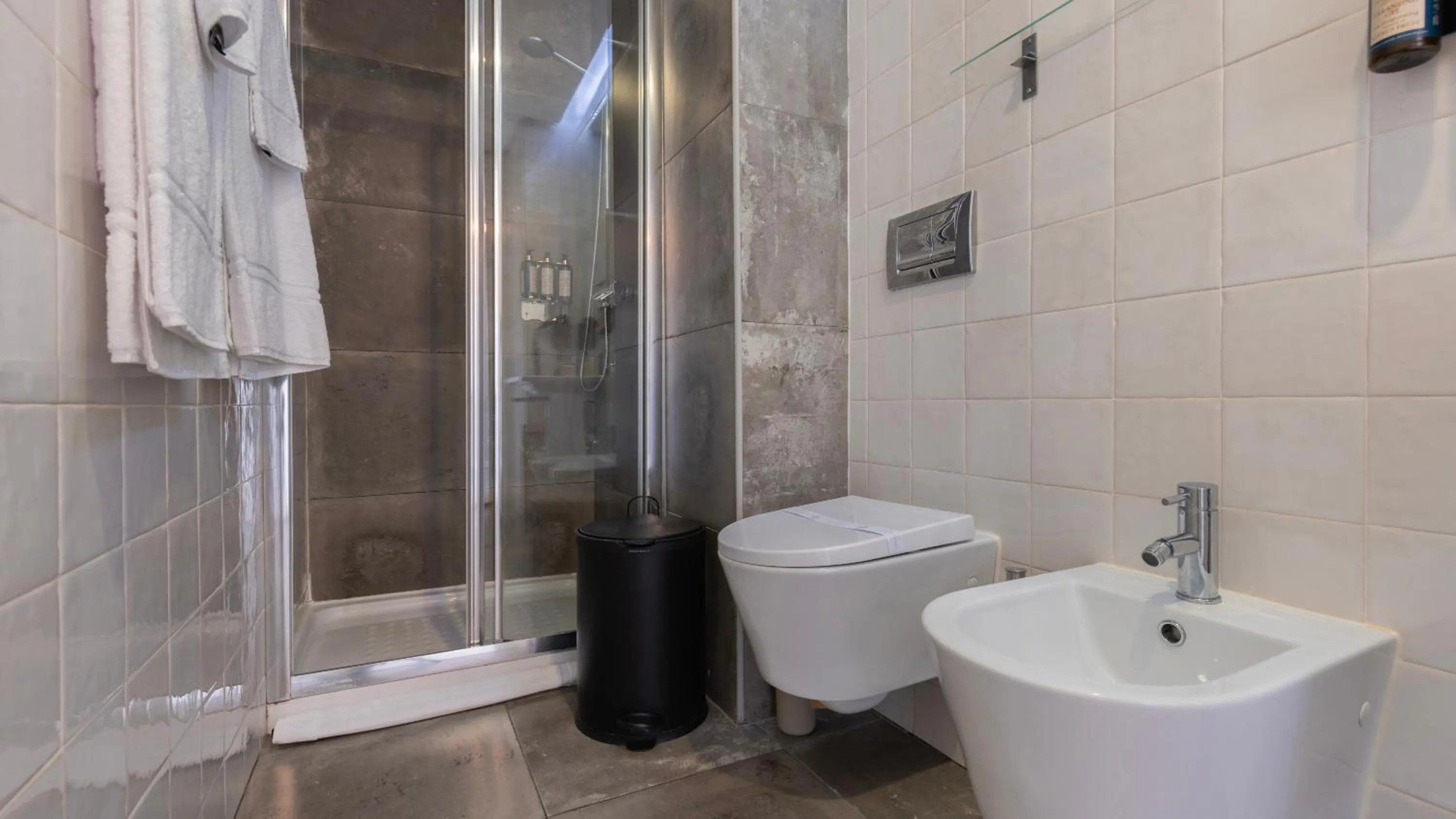 Bathroom in Carmo 43