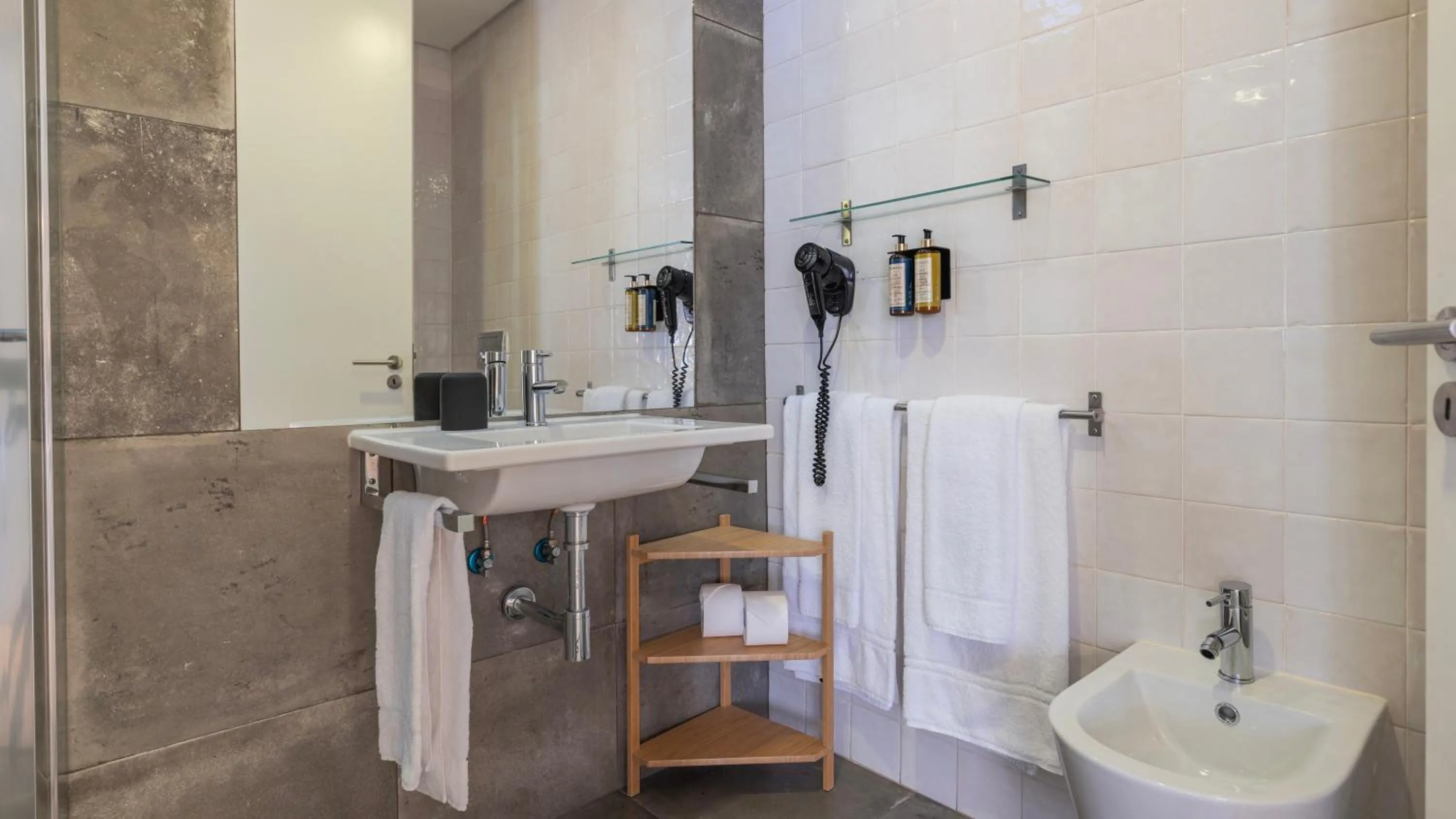 Bathroom in Carmo 43