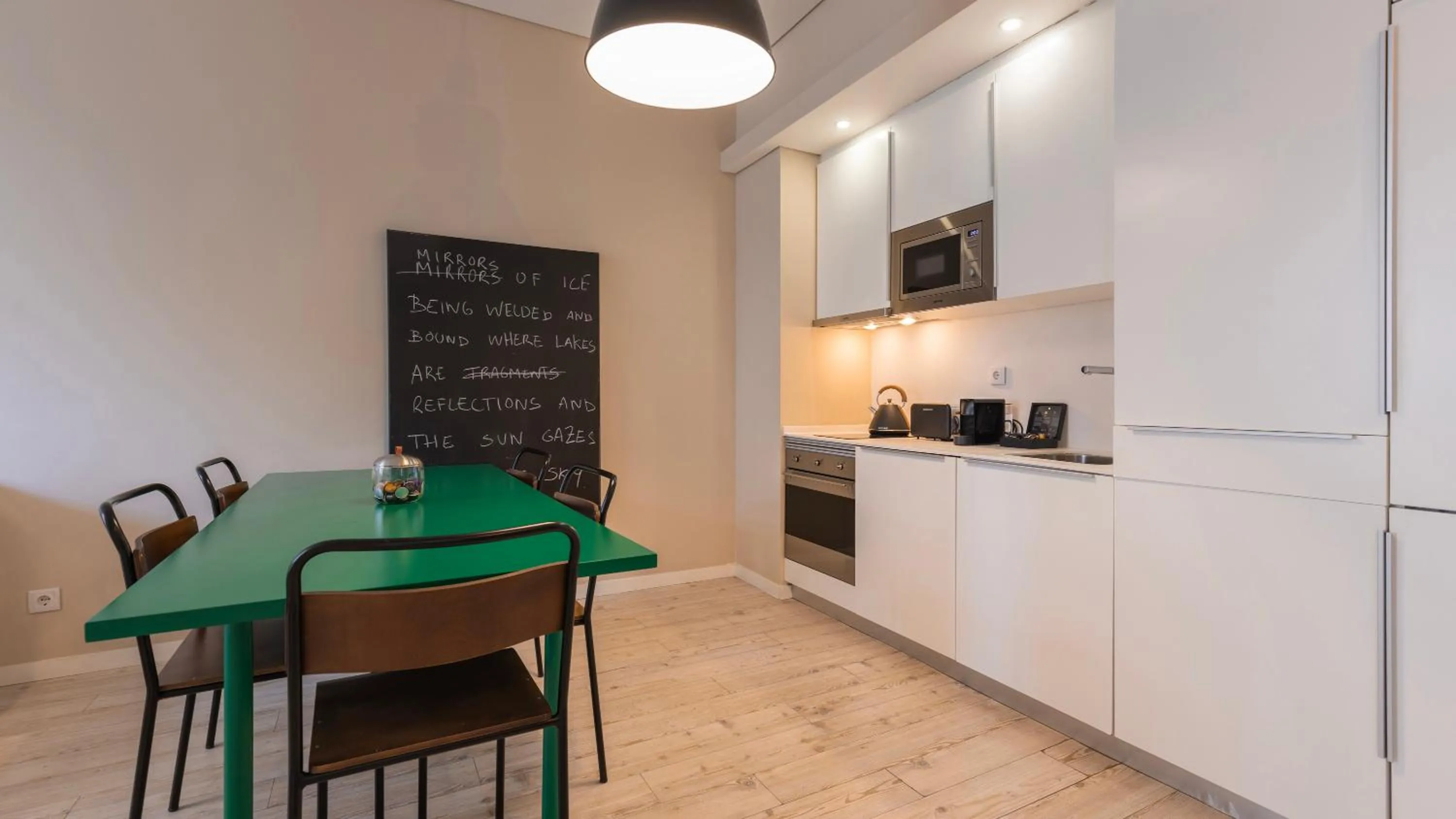 Kitchen or kitchenette in Carmo 43