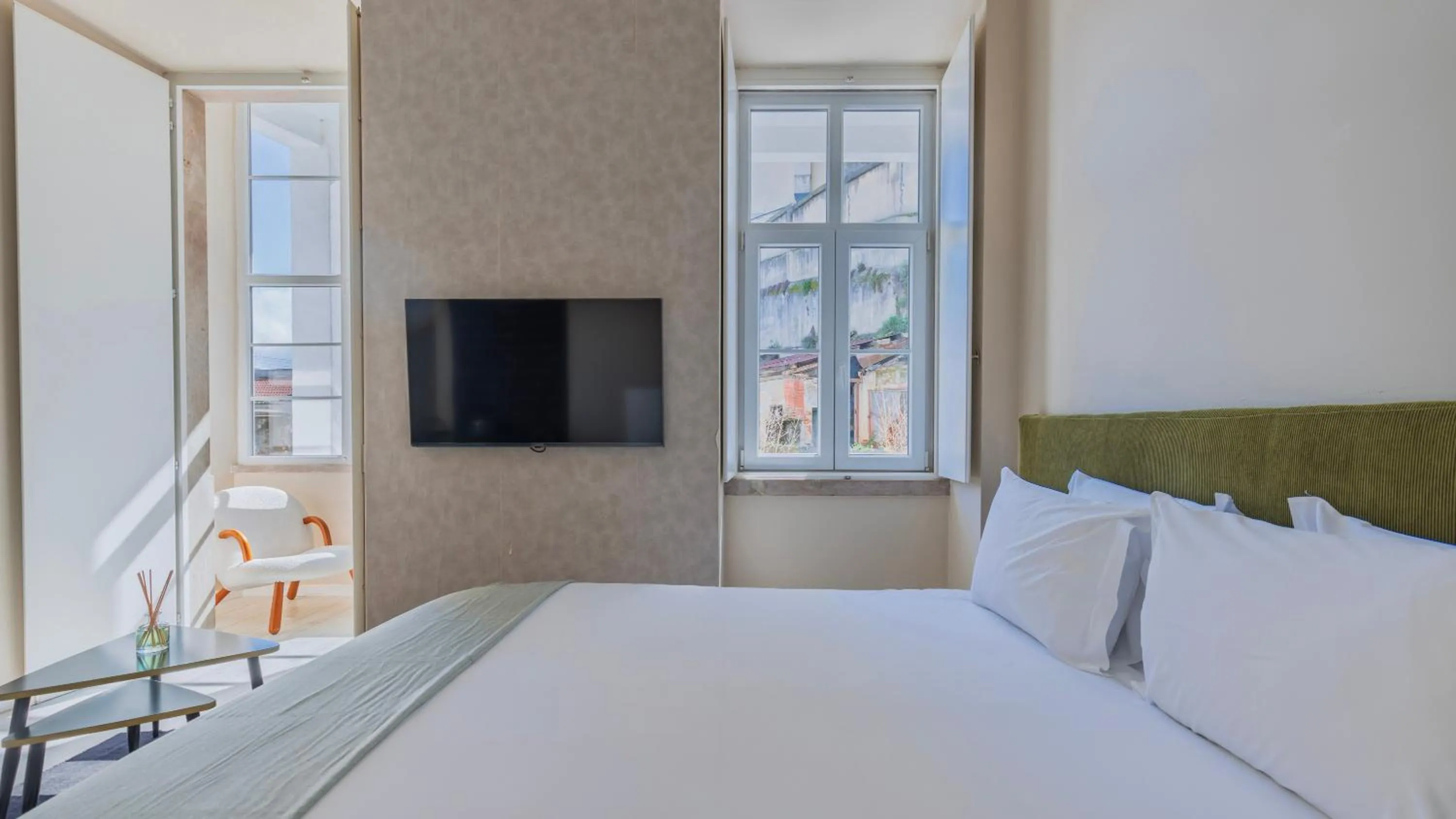 Bedroom, Bed in Carmo 43