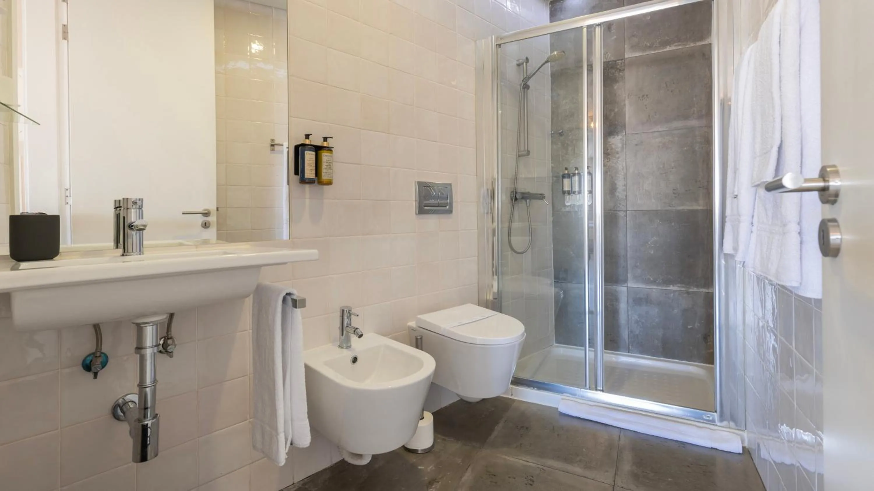 Bathroom in Carmo 43