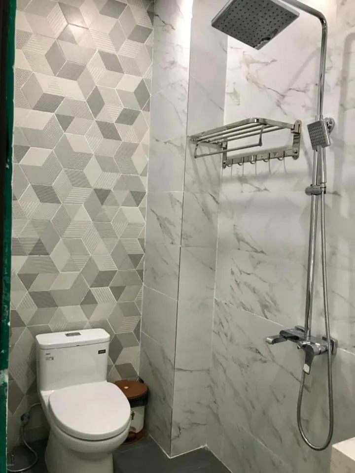 Shower in Kivi Homestay Hoi An