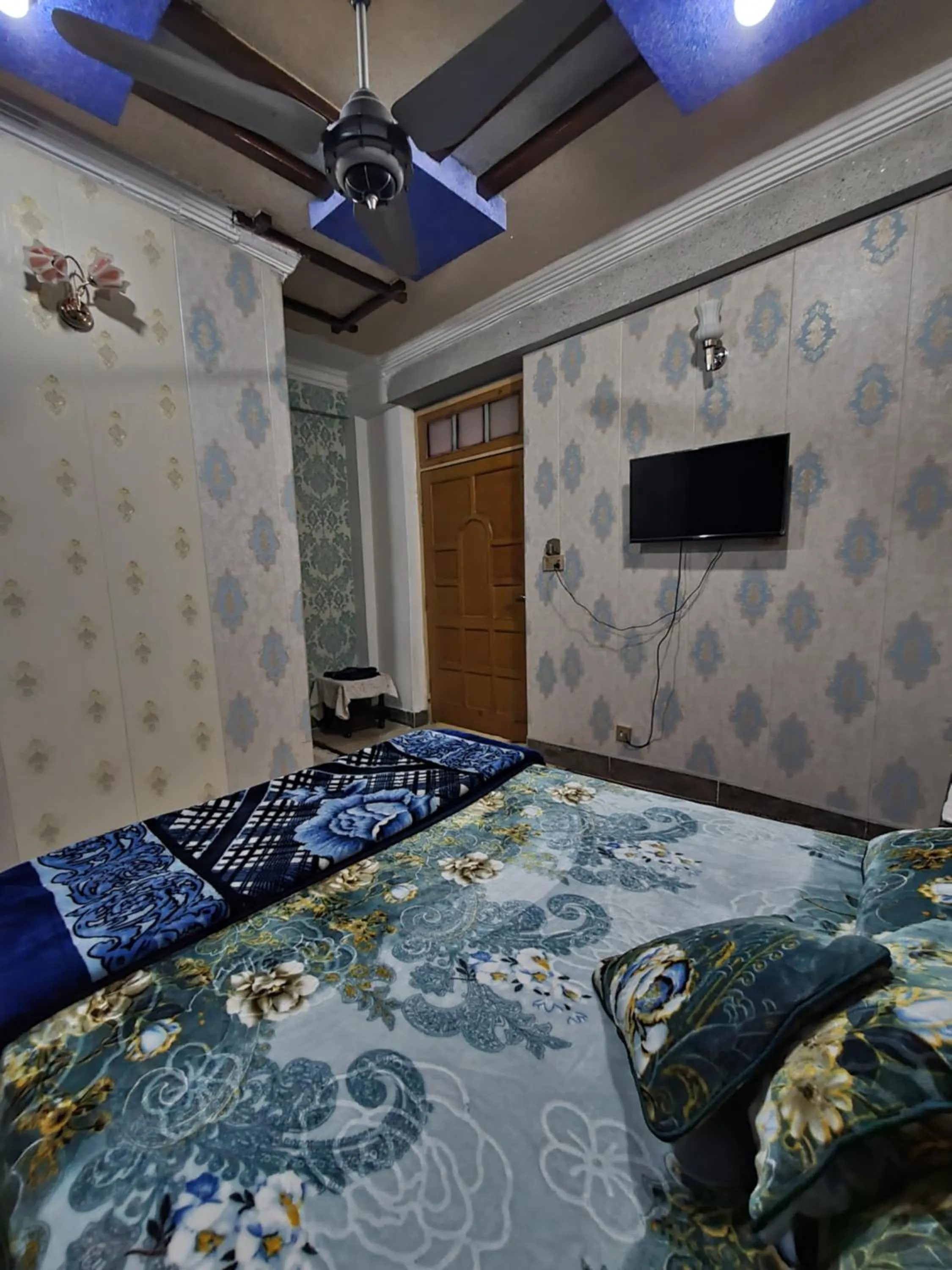 Communal lounge/ TV room, Bed in AK Hotel Abbottabad