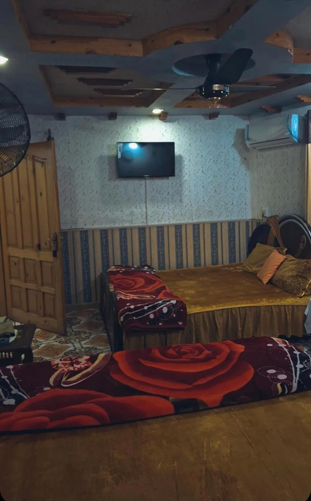 Bed in AK Hotel Abbottabad