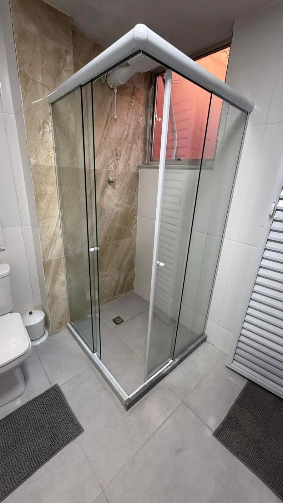 Shower in Maracanã Hostel Sport Bar