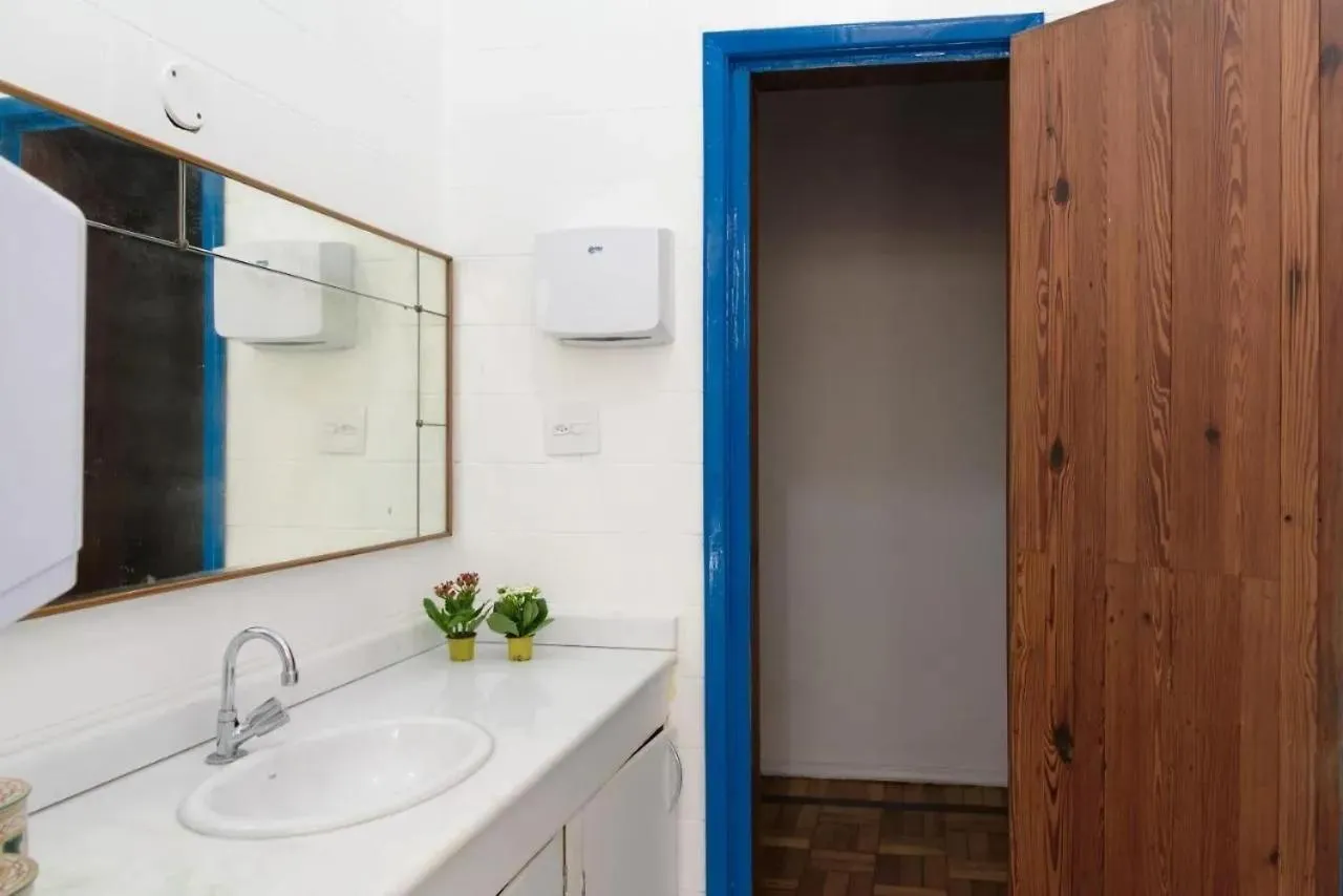 Bathroom in Maracanã Hostel Sport Bar
