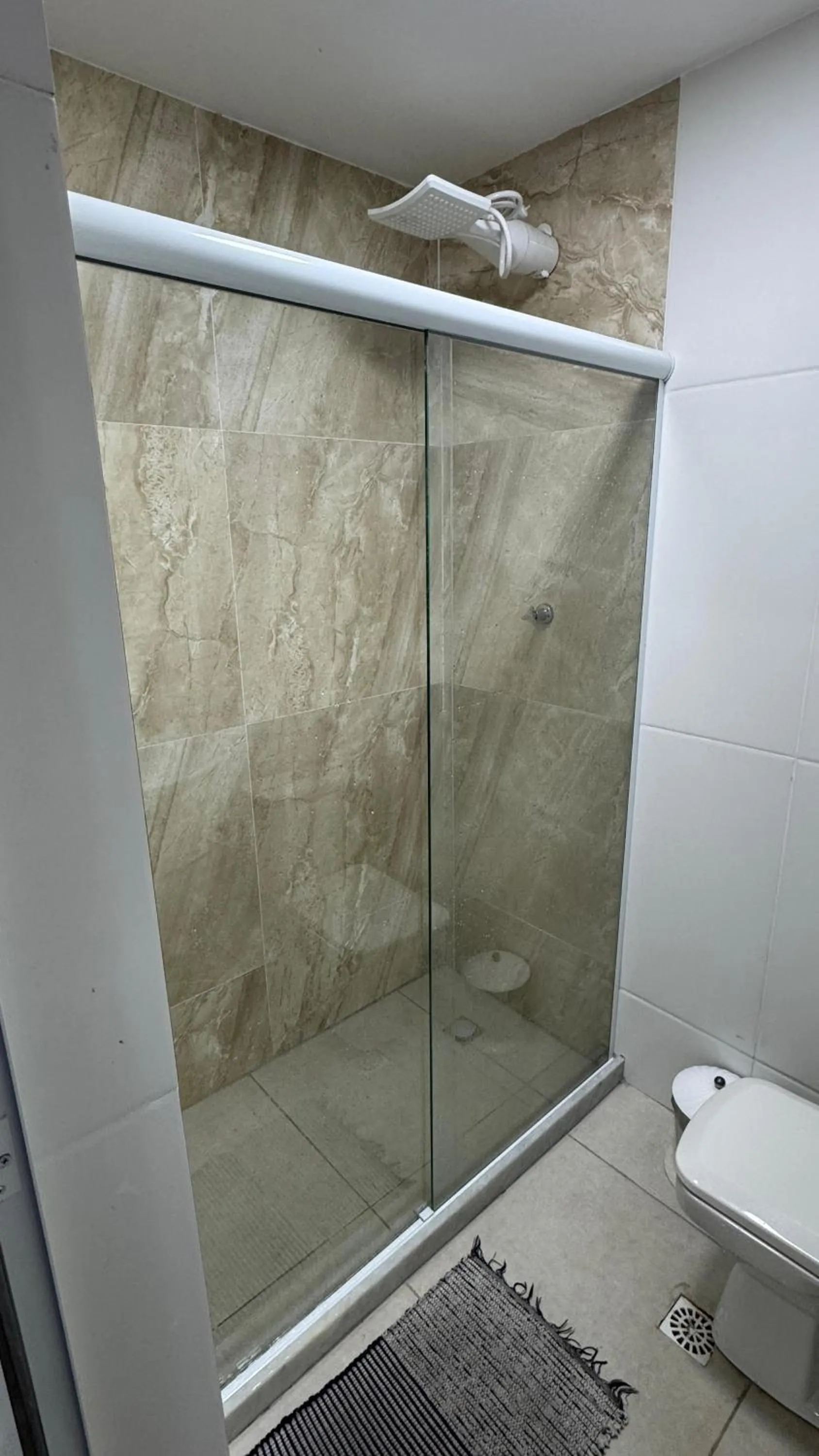 Shower in Maracanã Hostel Sport Bar