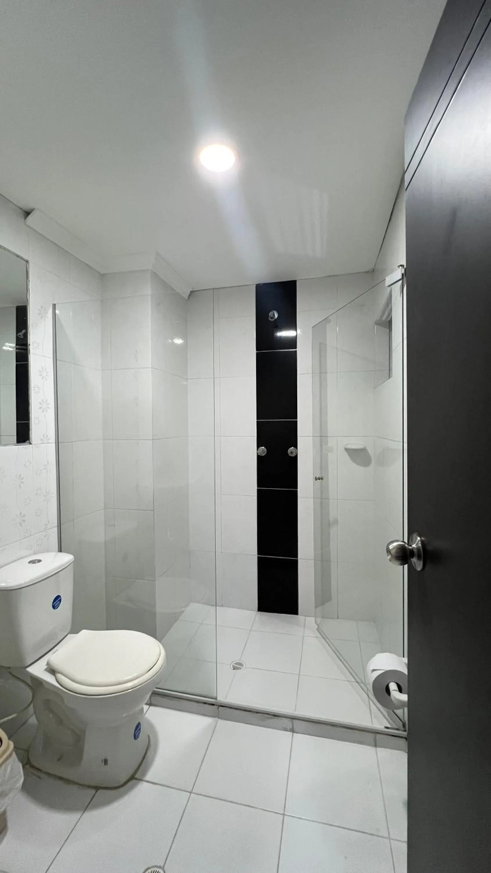 Shower in Hotel Medellín 66