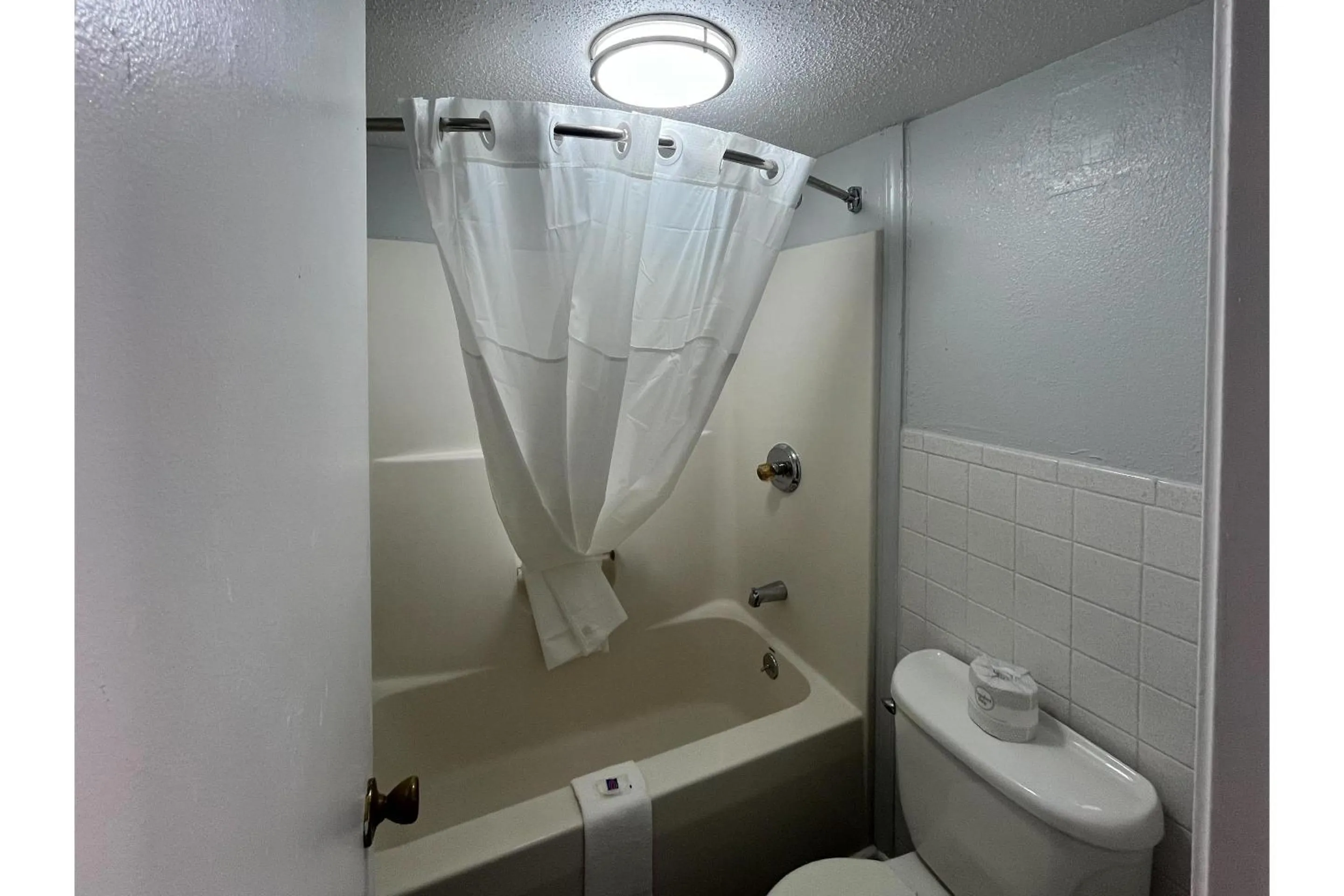Bathroom in Studio 6 Suites Pocomoke City, MD