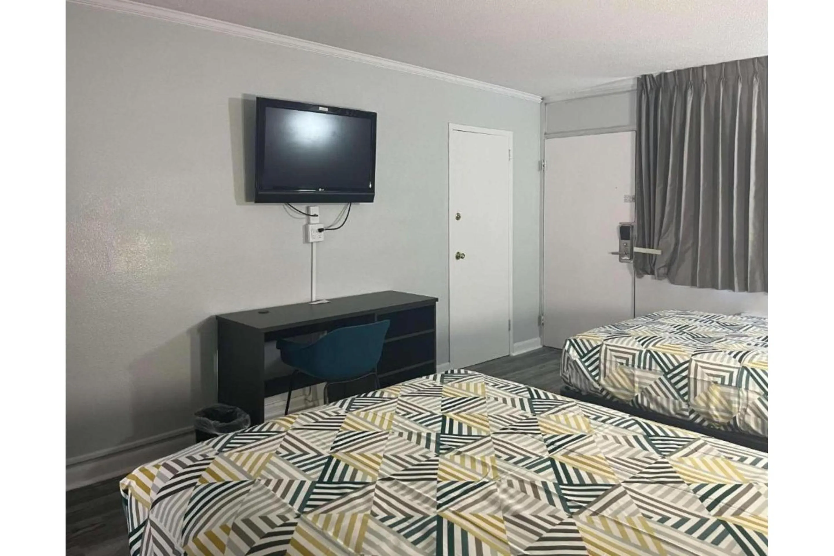 Bed in Studio 6 Suites Pocomoke City, MD