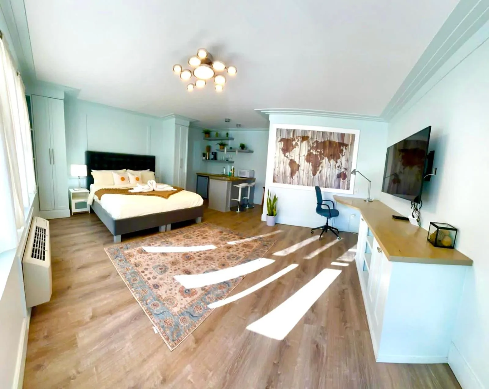 Seating area, Bed in Solano Inn